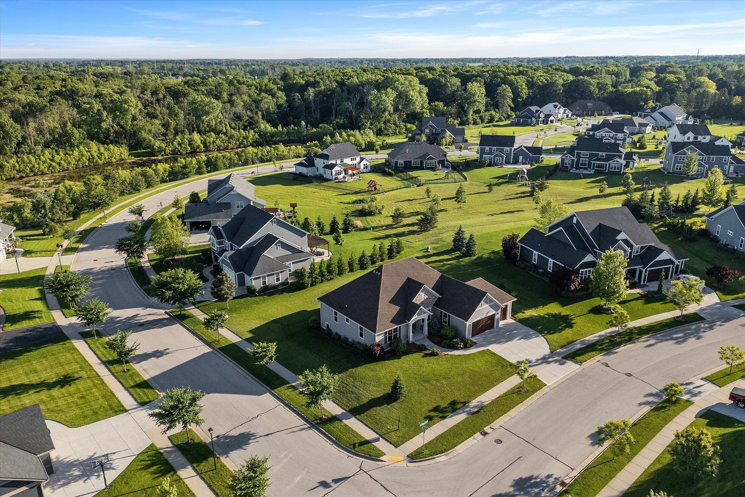 W78N401 Ridgeway Ln
