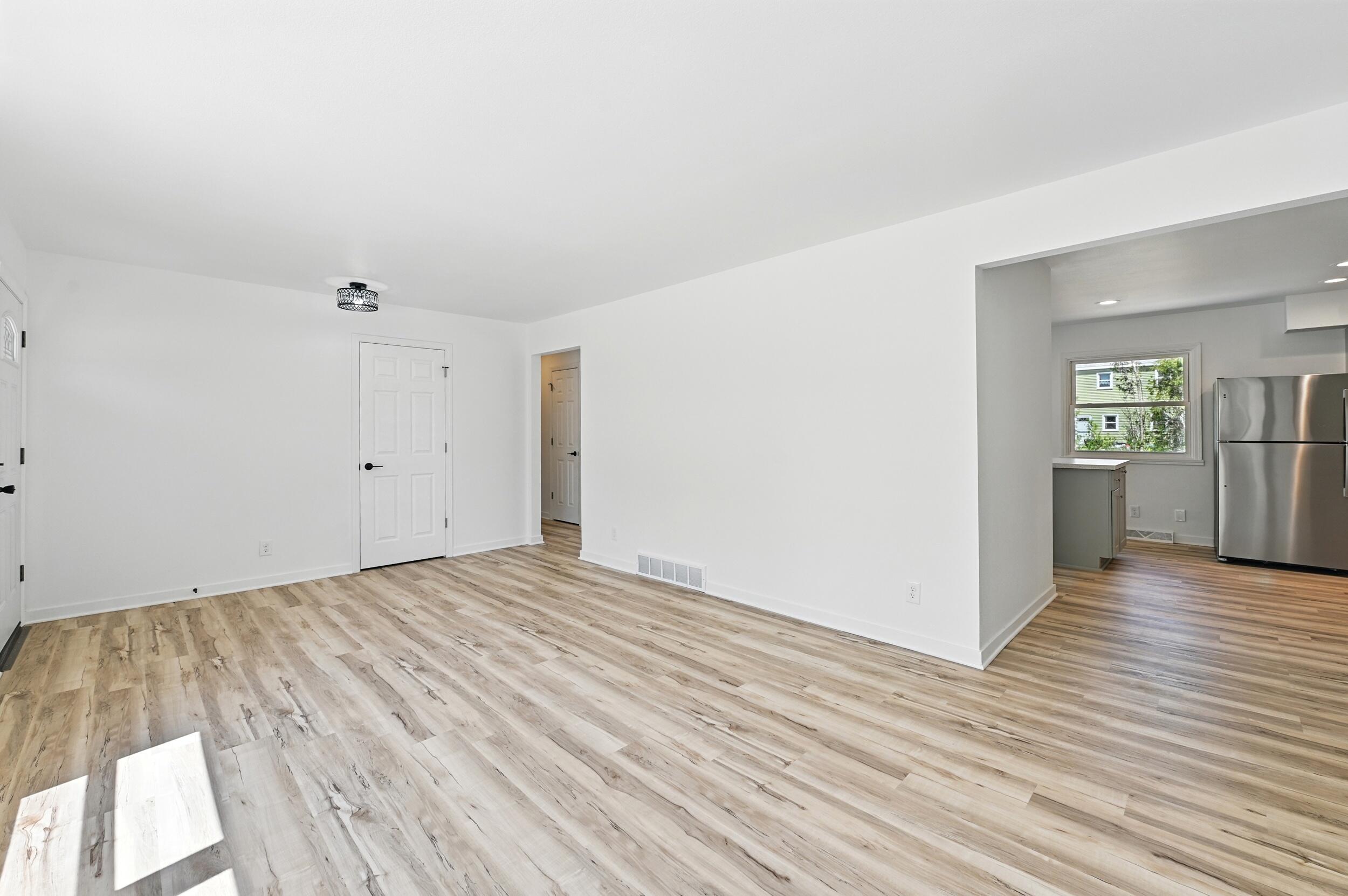 104 W Fransee Ln