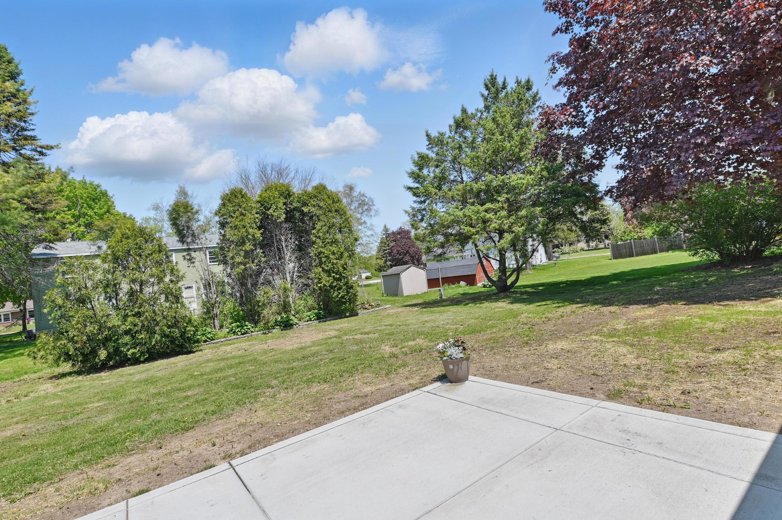 104 W Fransee Ln