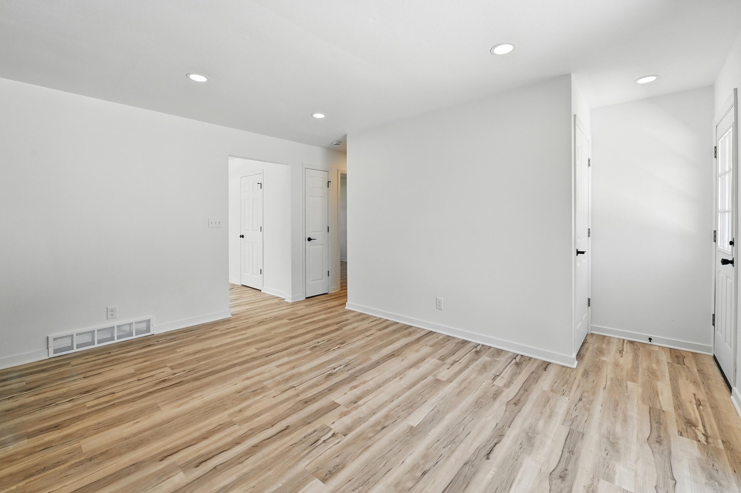 104 W Fransee Ln