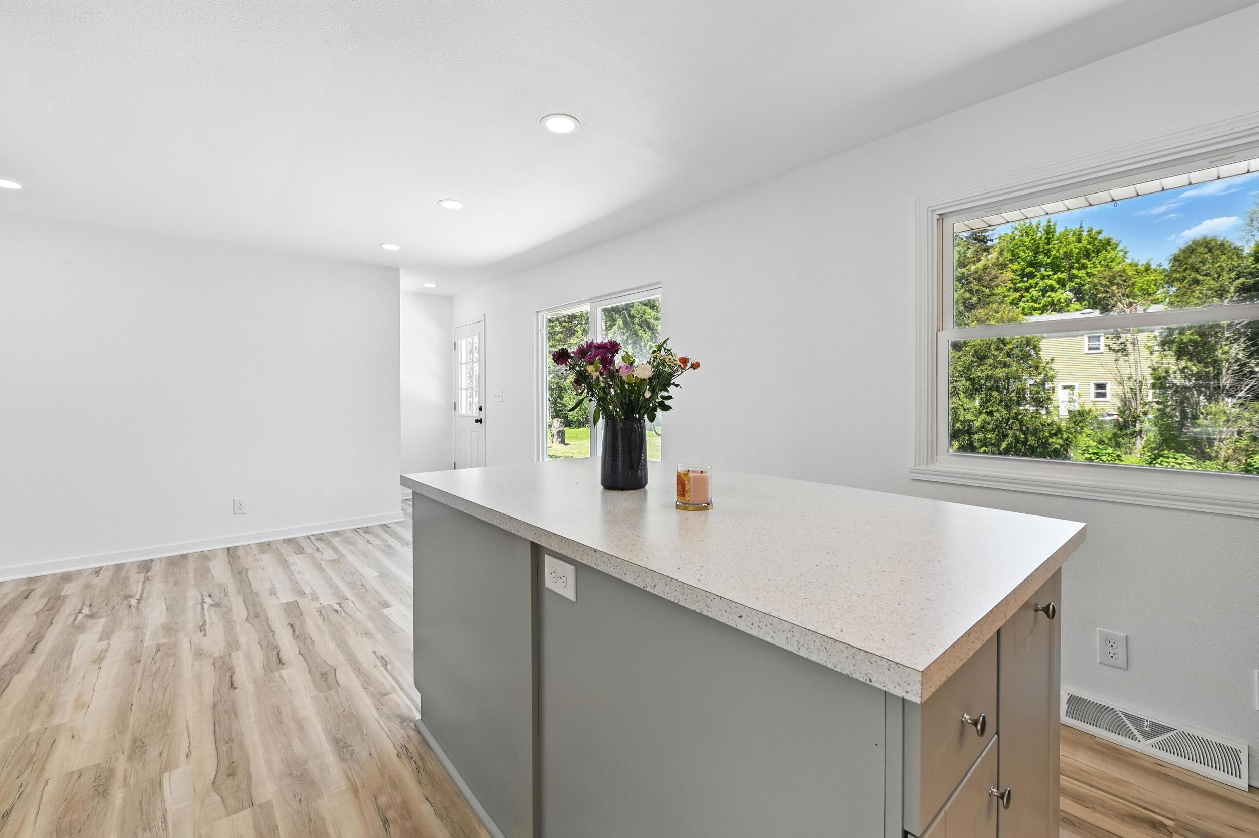104 W Fransee Ln