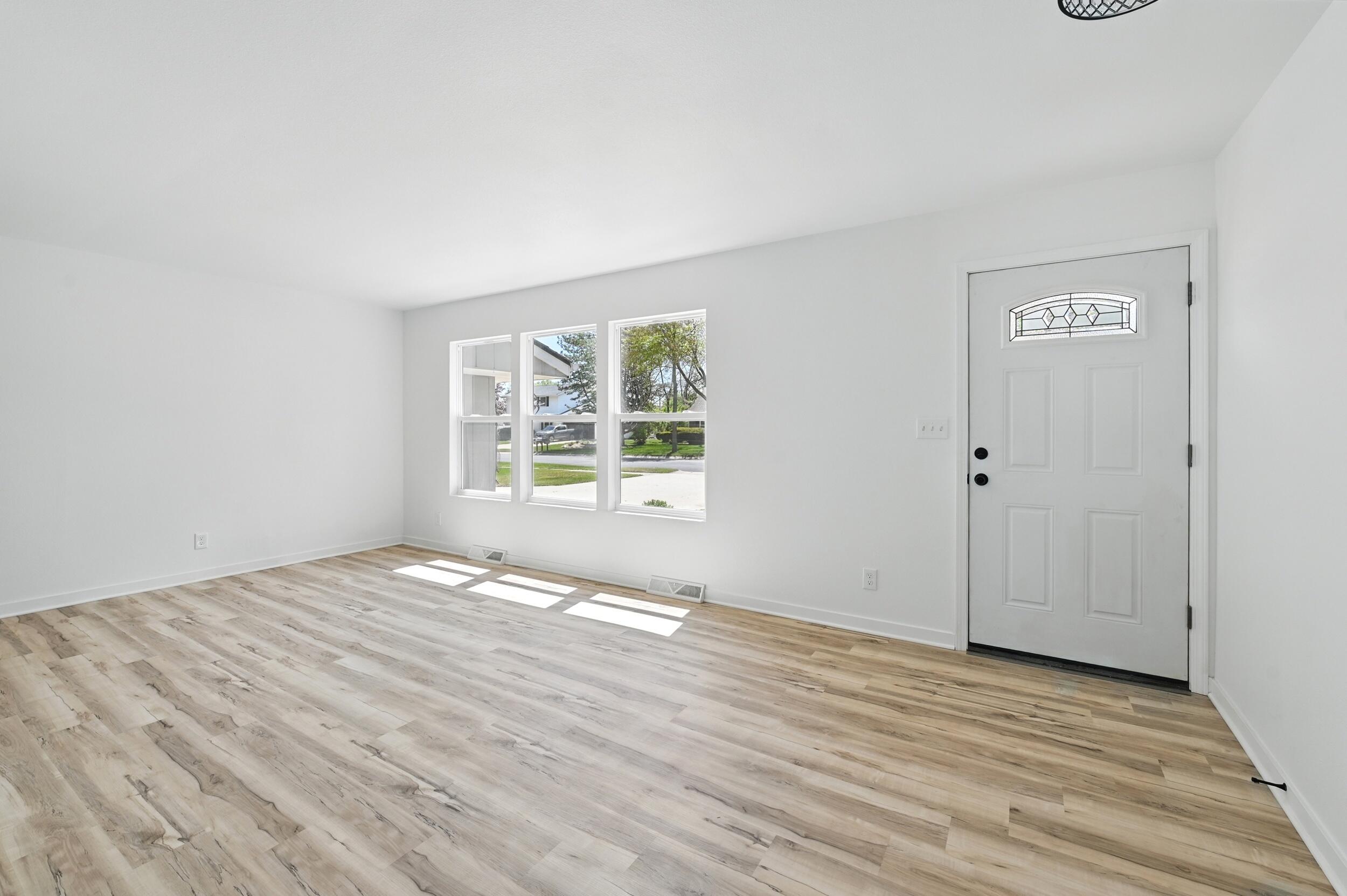104 W Fransee Ln