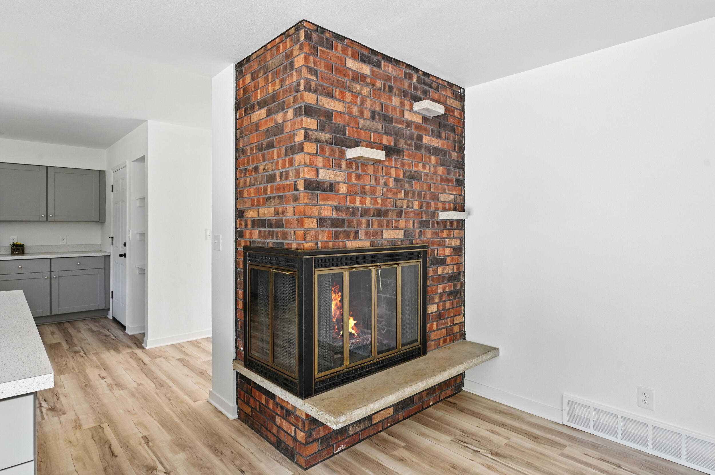104 W Fransee Ln
