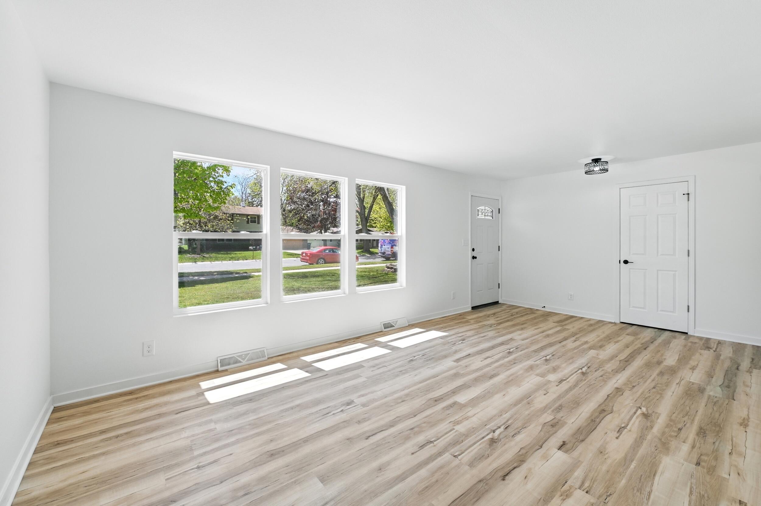 104 W Fransee Ln