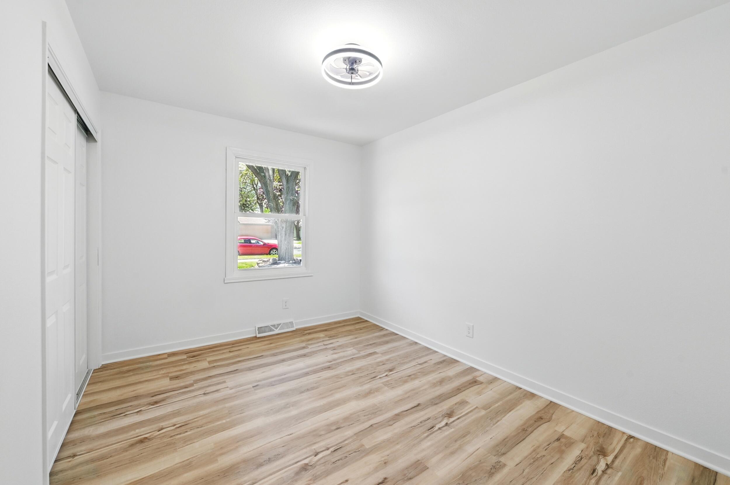 104 W Fransee Ln