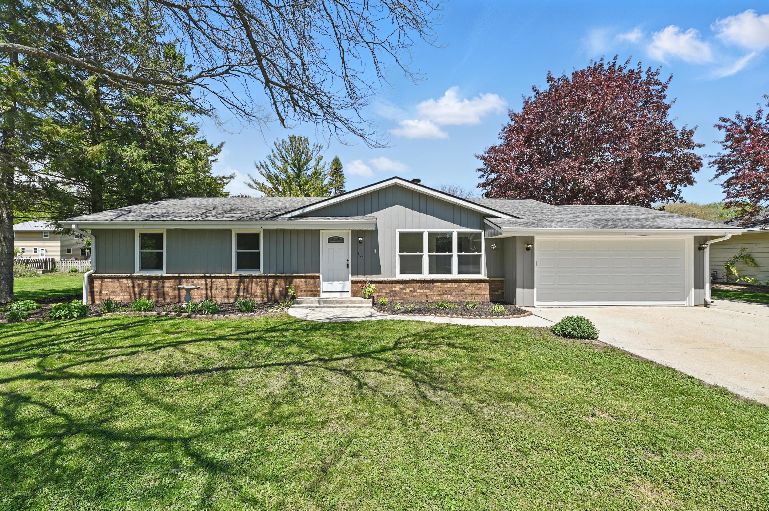 104 W Fransee Ln