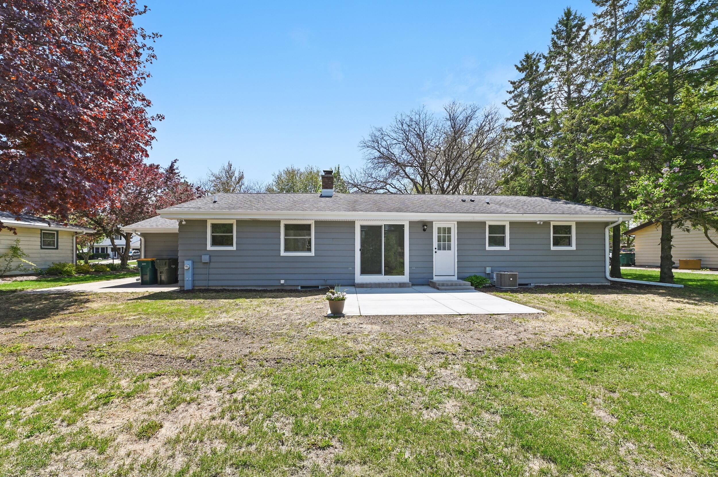 104 W Fransee Ln