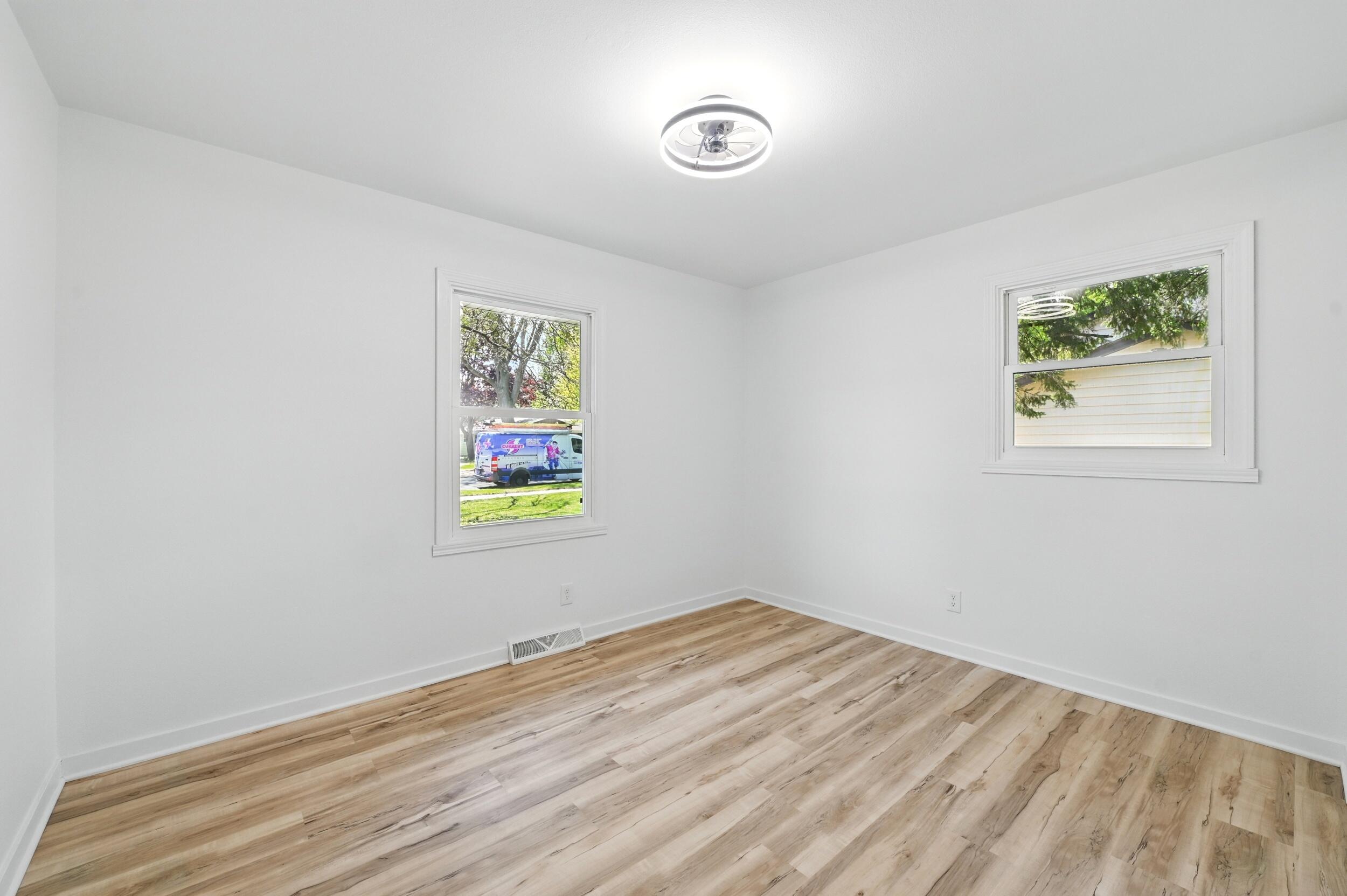 104 W Fransee Ln