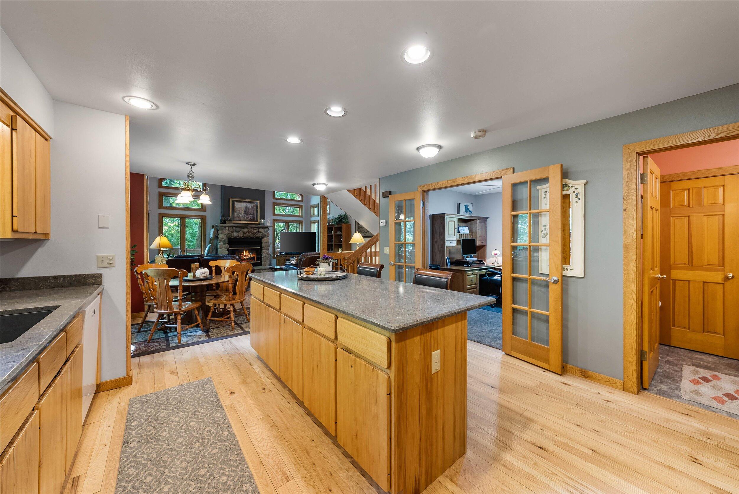 7565 Hickory Dr