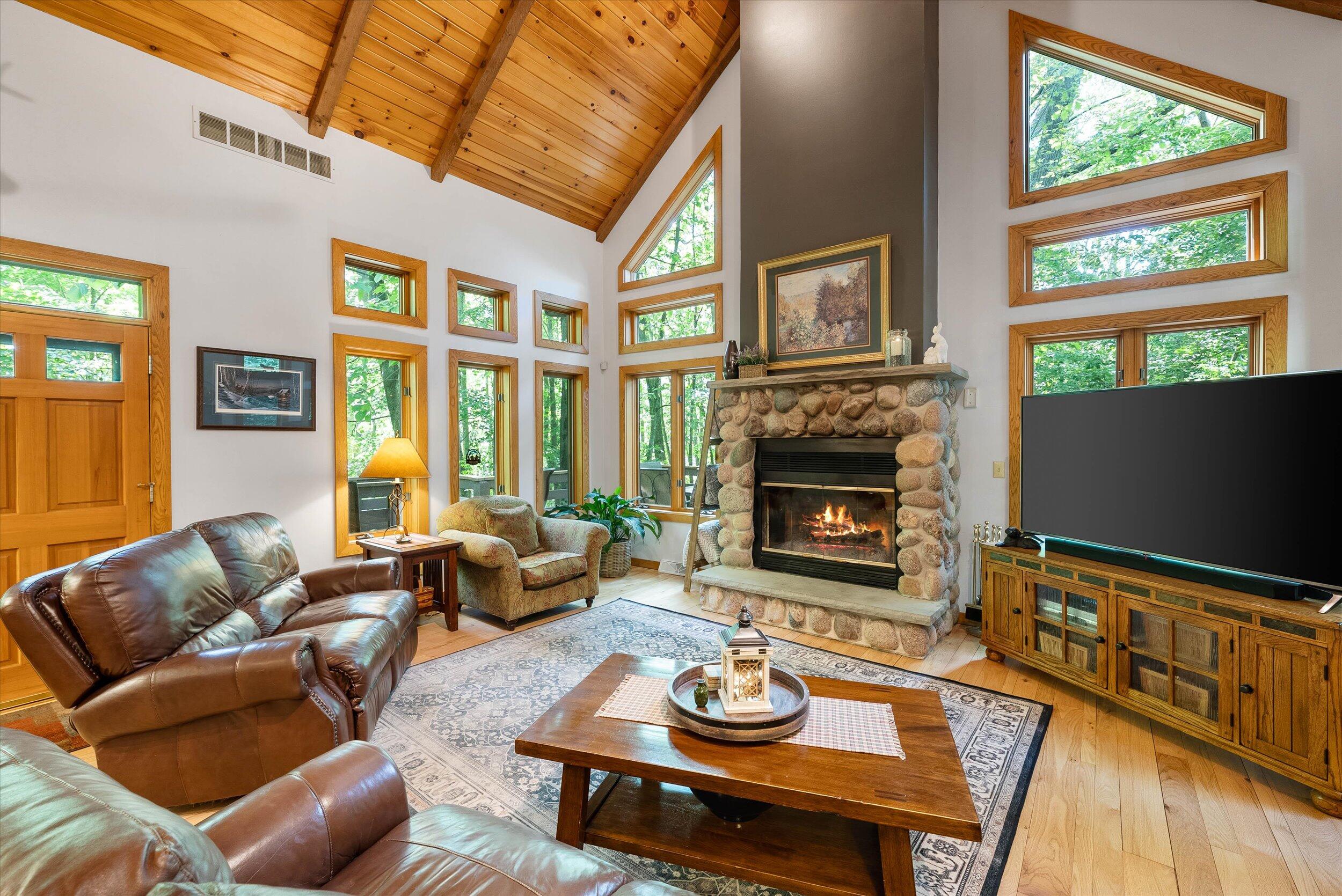 7565 Hickory Dr