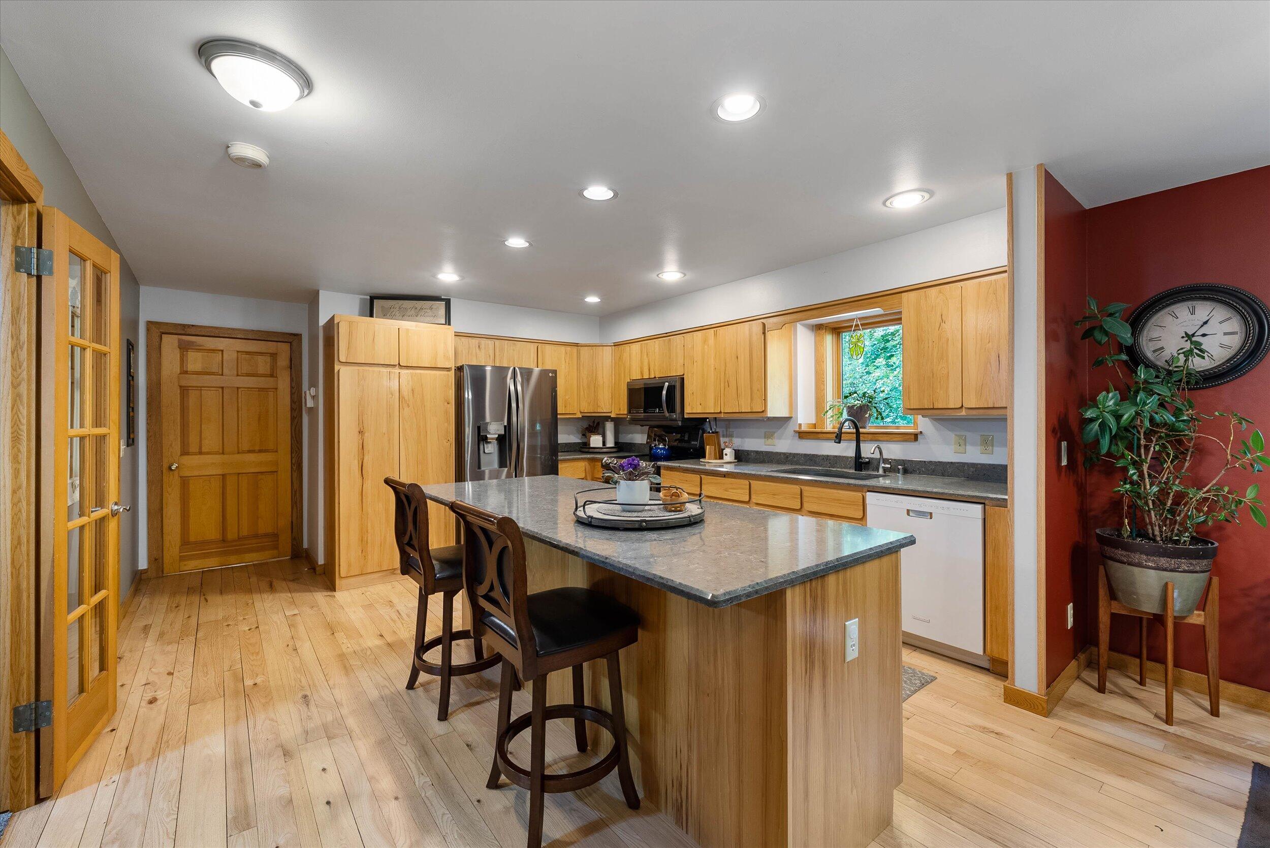 7565 Hickory Dr