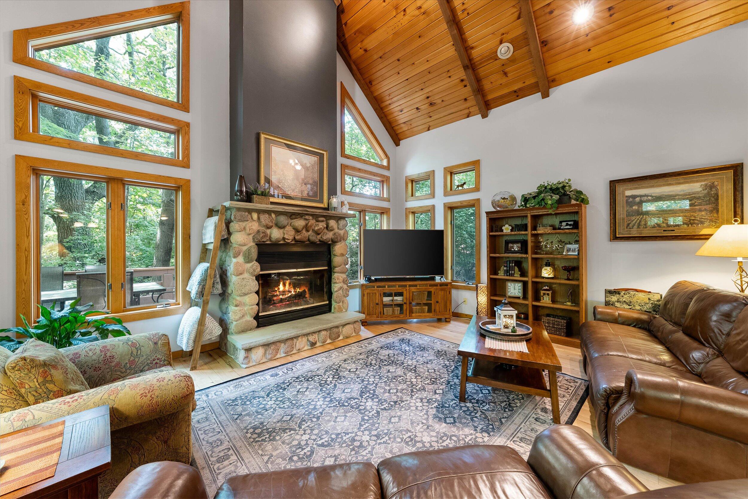 7565 Hickory Dr