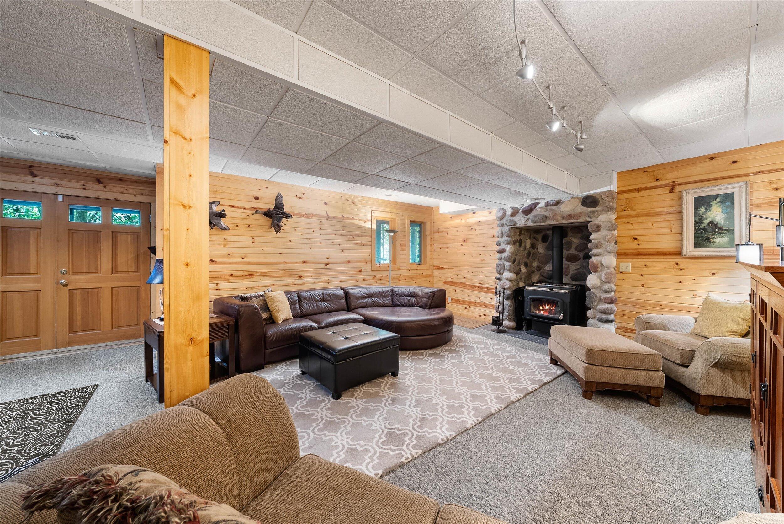7565 Hickory Dr