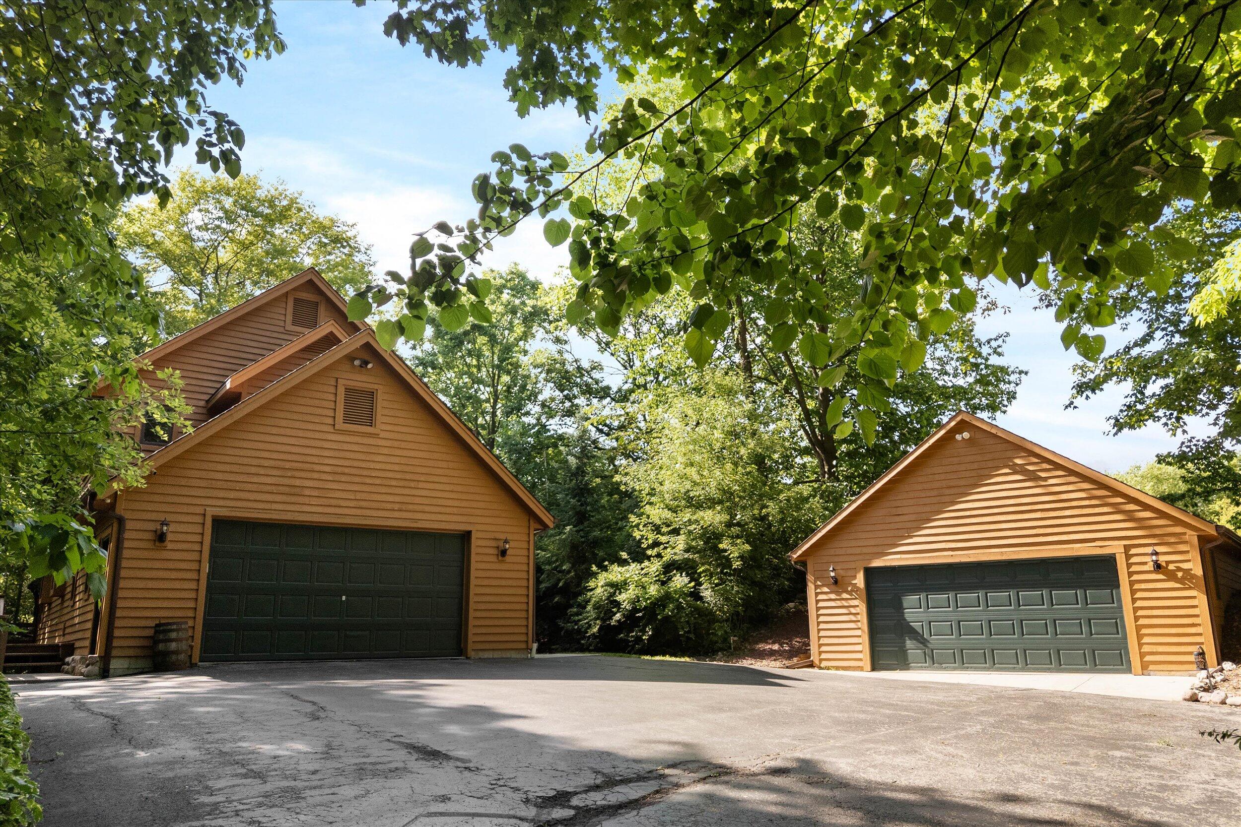 7565 Hickory Dr