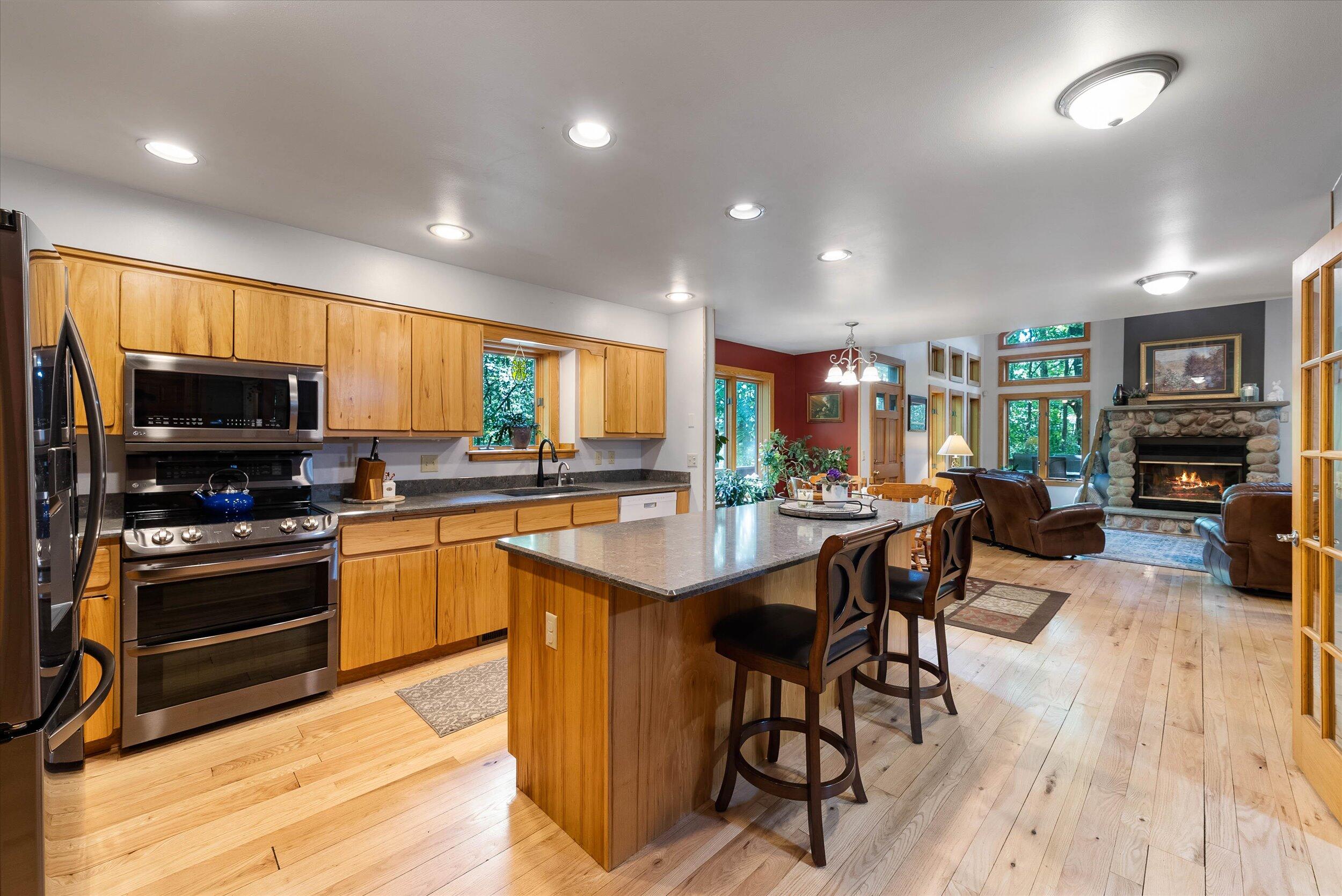 7565 Hickory Dr