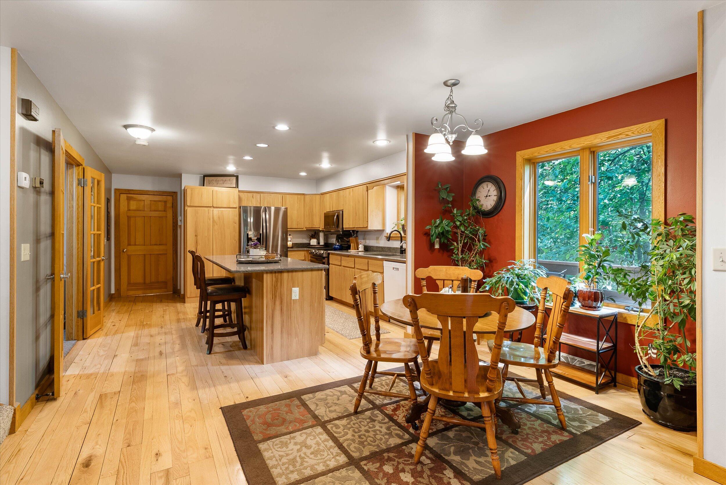7565 Hickory Dr