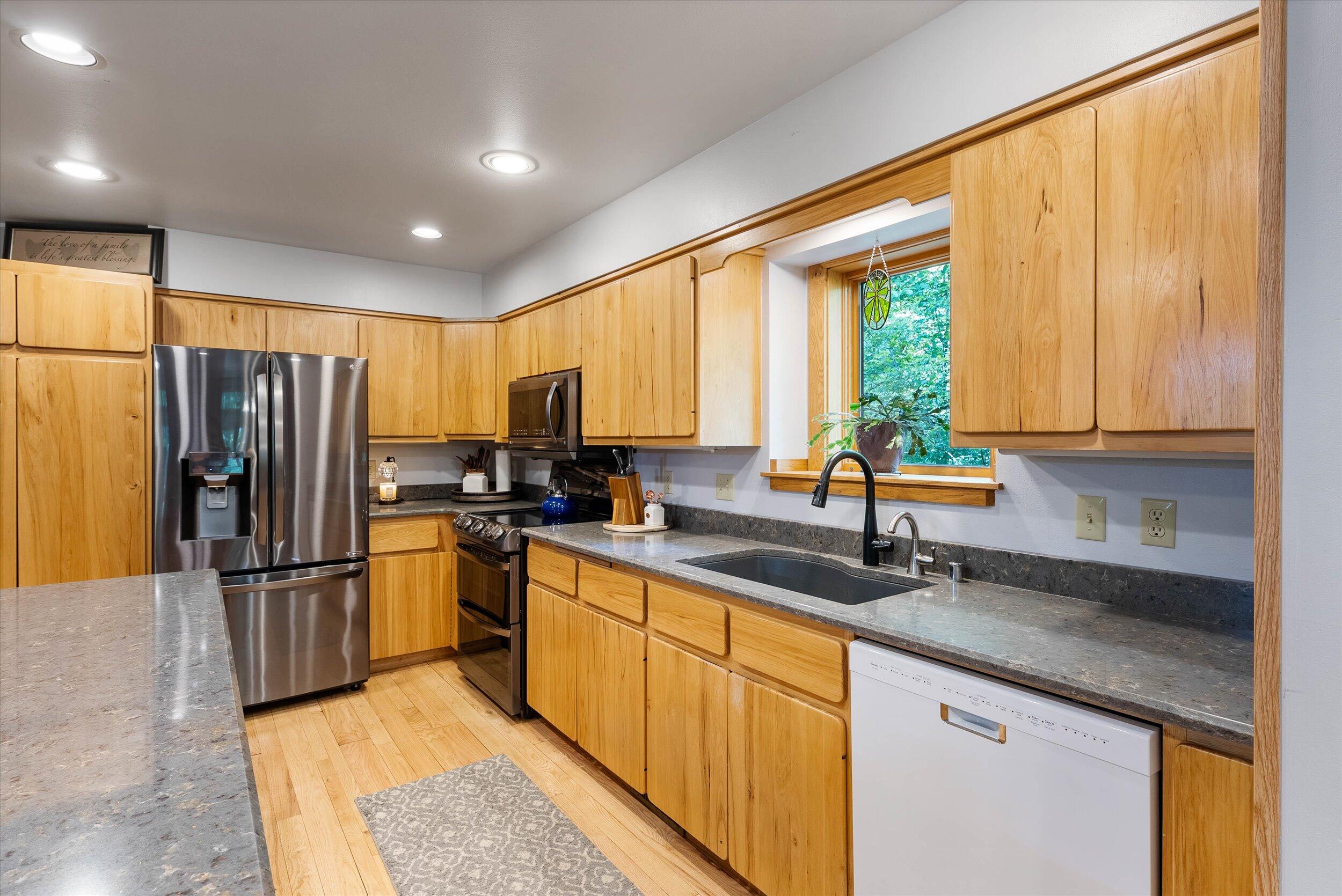 7565 Hickory Dr