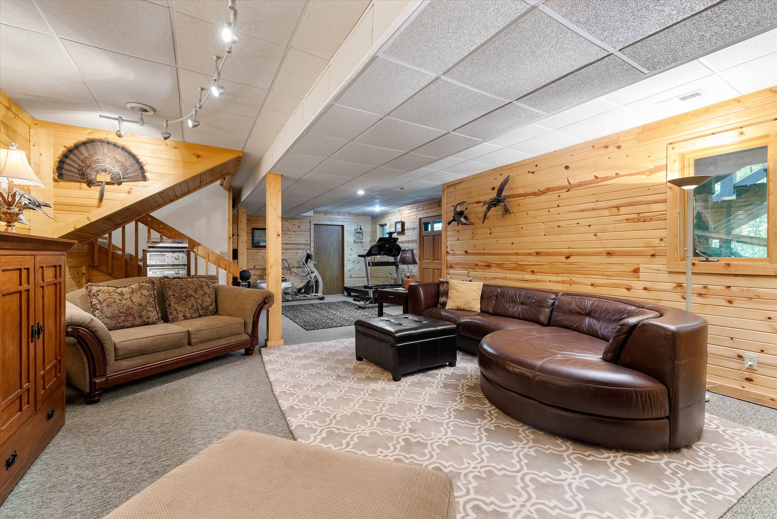 7565 Hickory Dr