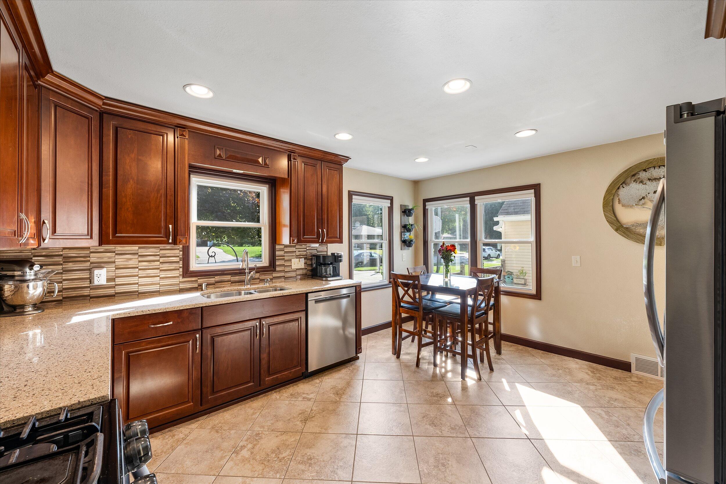 260 S Silverbrook Dr