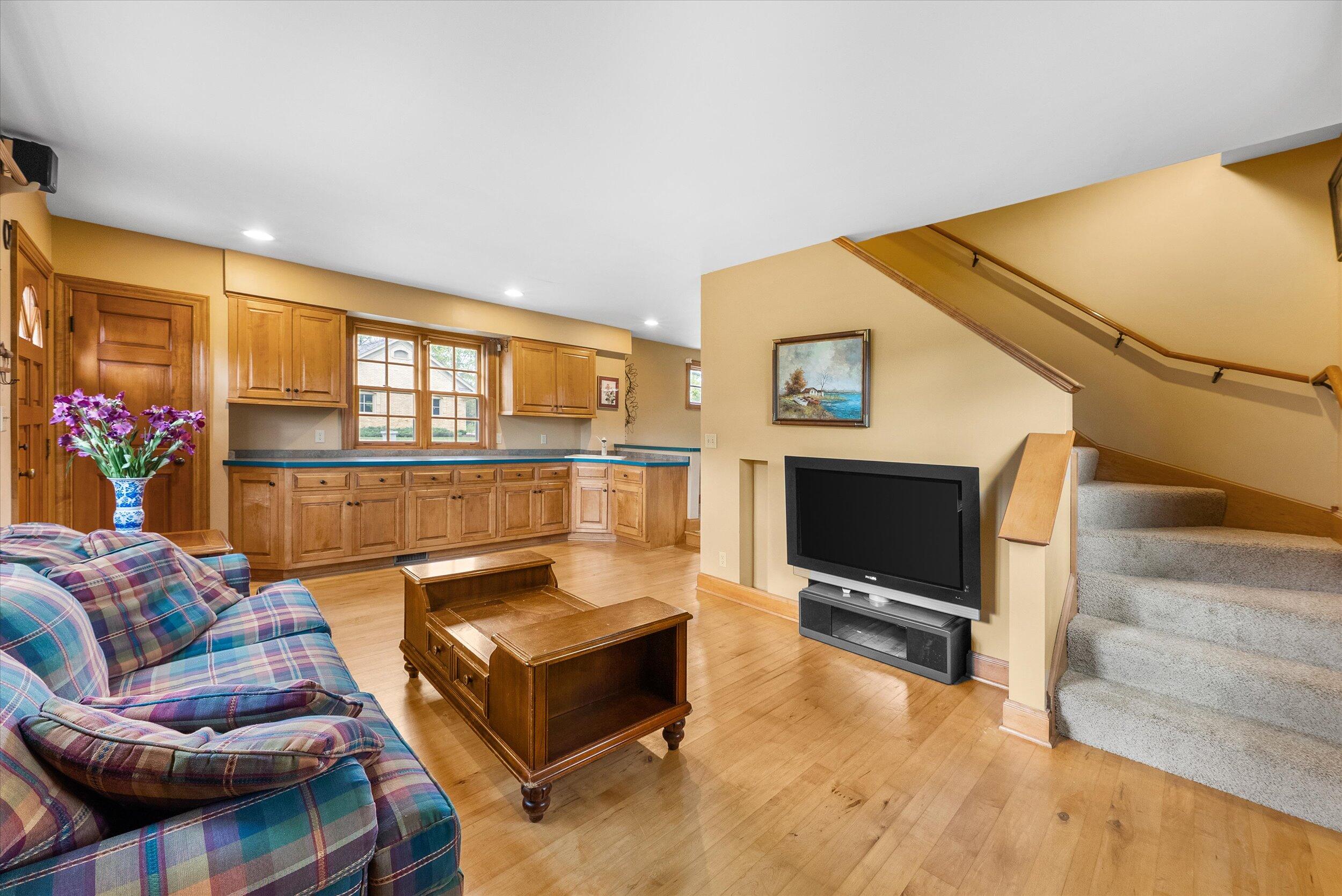 7918  Pleasant Valley Rd