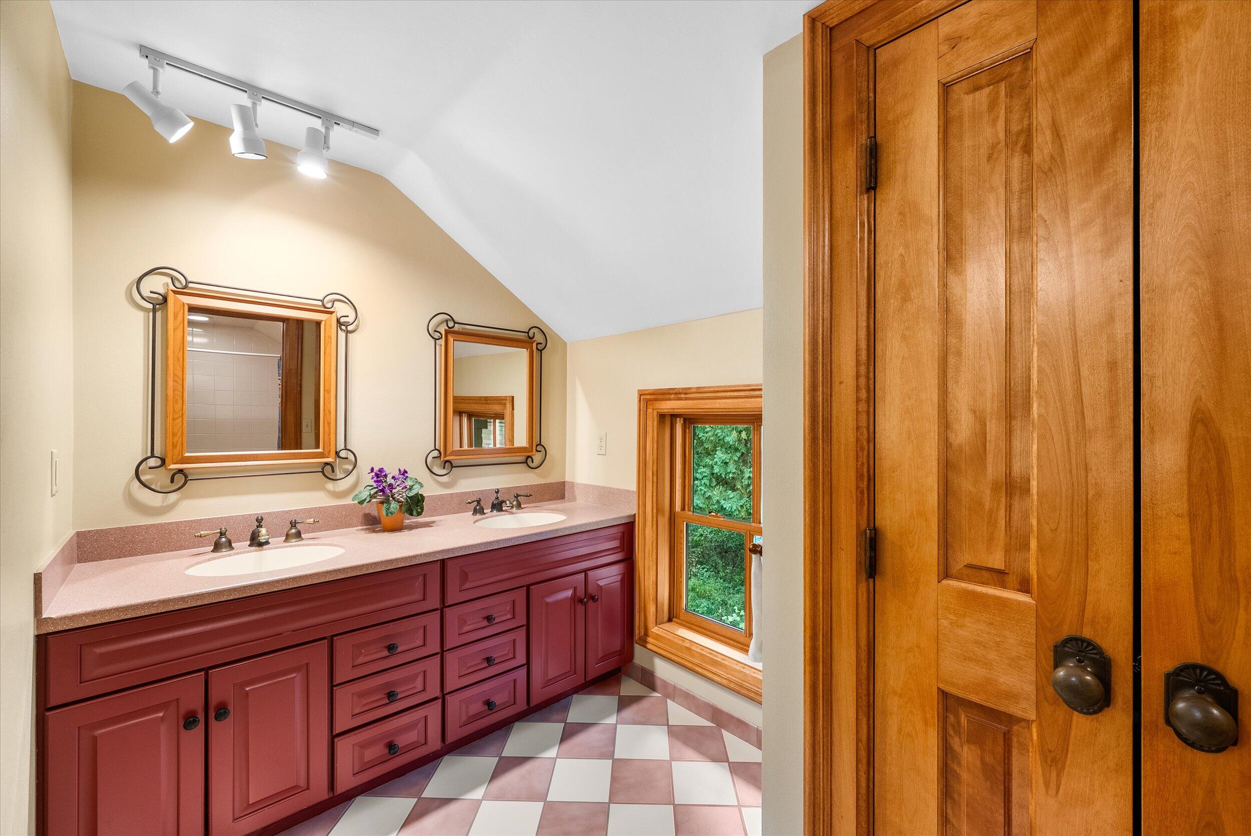 7918  Pleasant Valley Rd