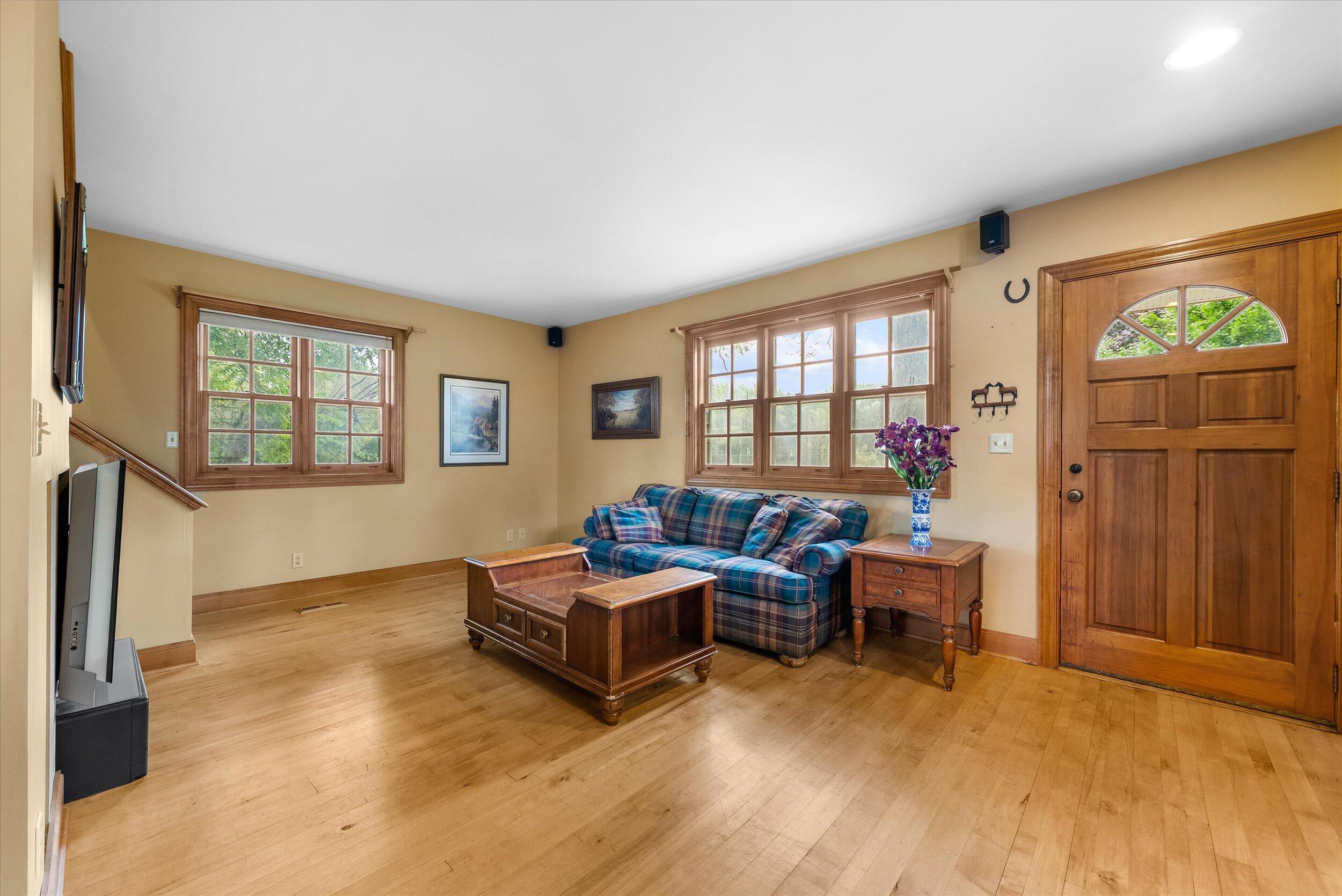 7918  Pleasant Valley Rd