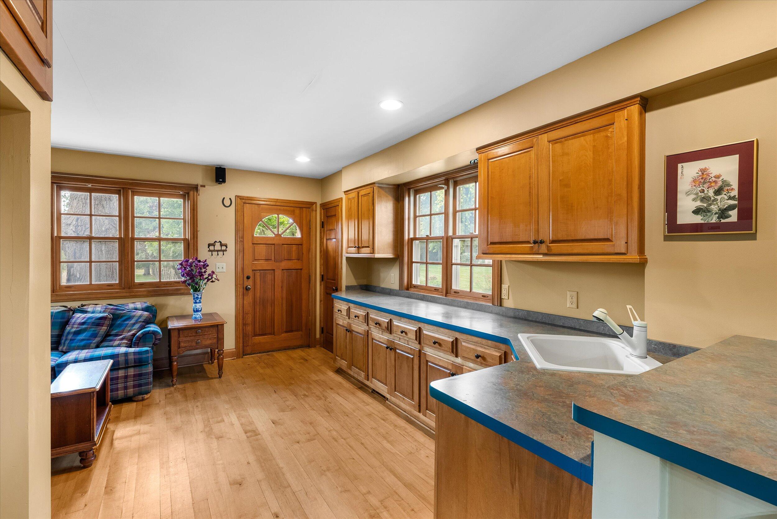 7918  Pleasant Valley Rd