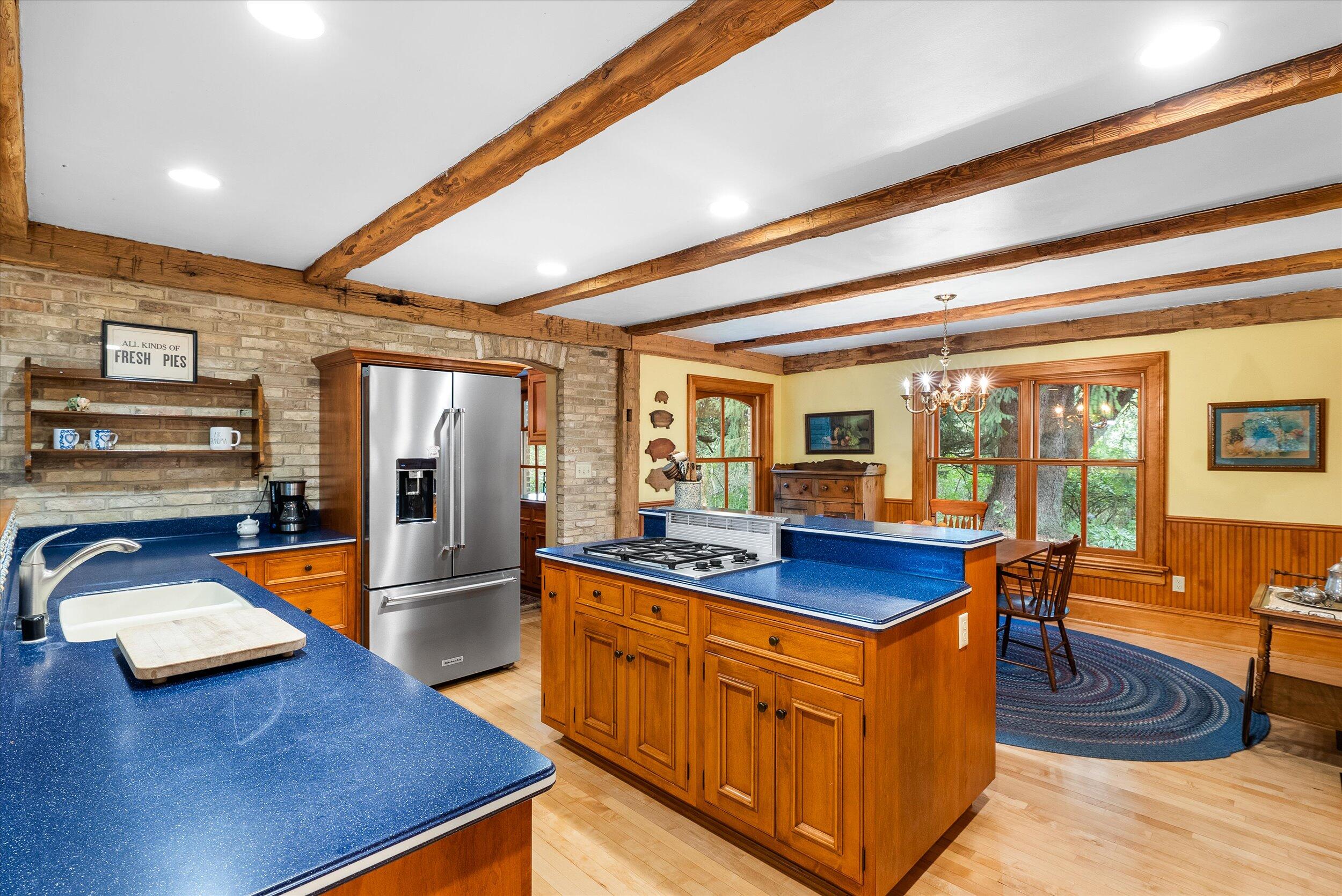 7918  Pleasant Valley Rd