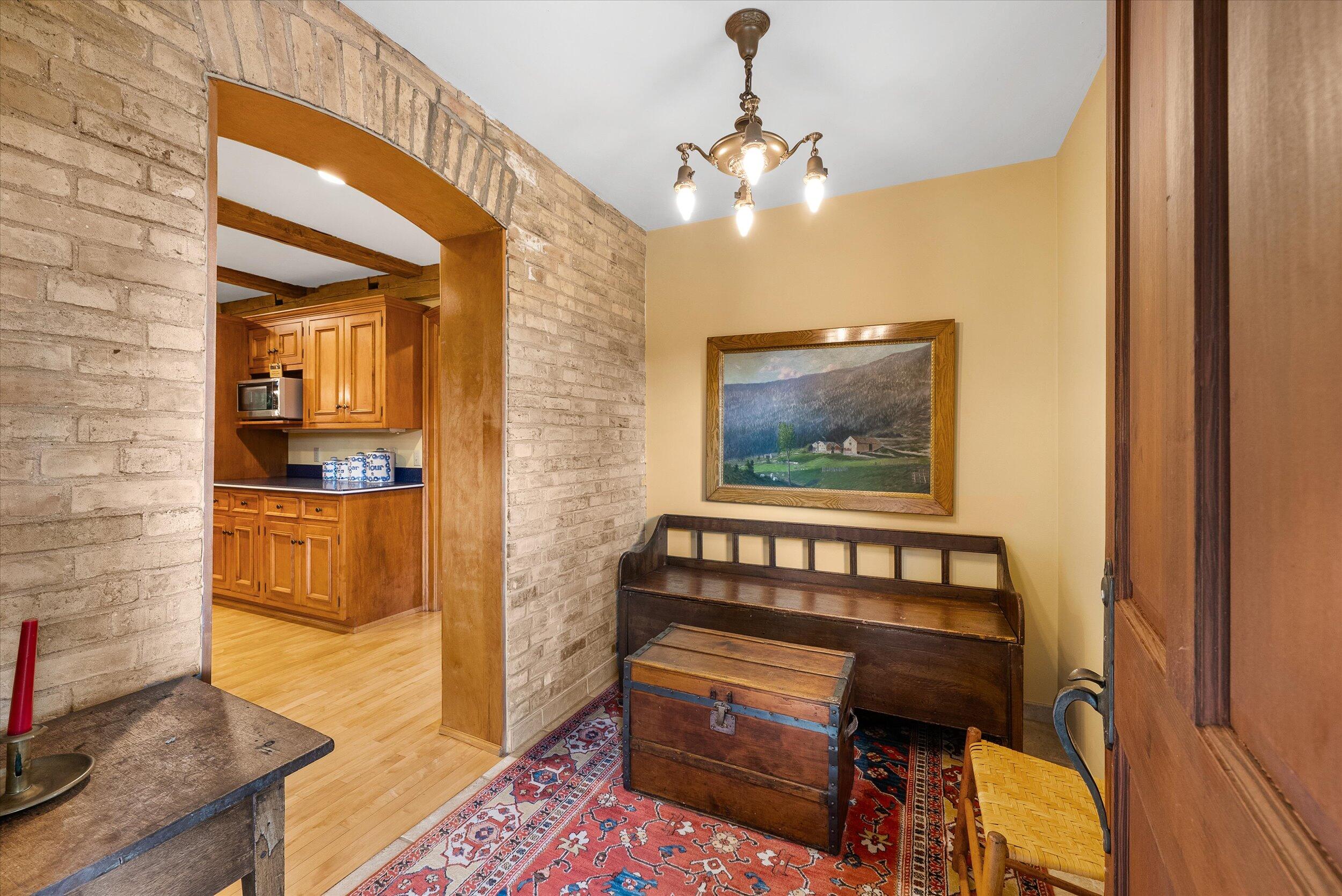 7918  Pleasant Valley Rd