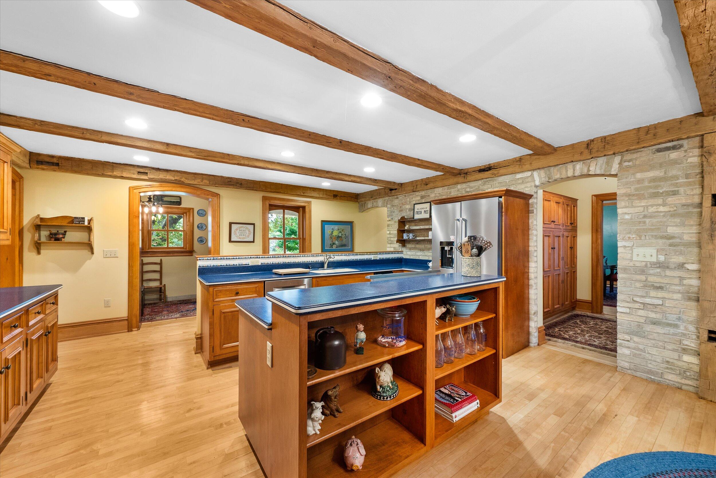 7918  Pleasant Valley Rd