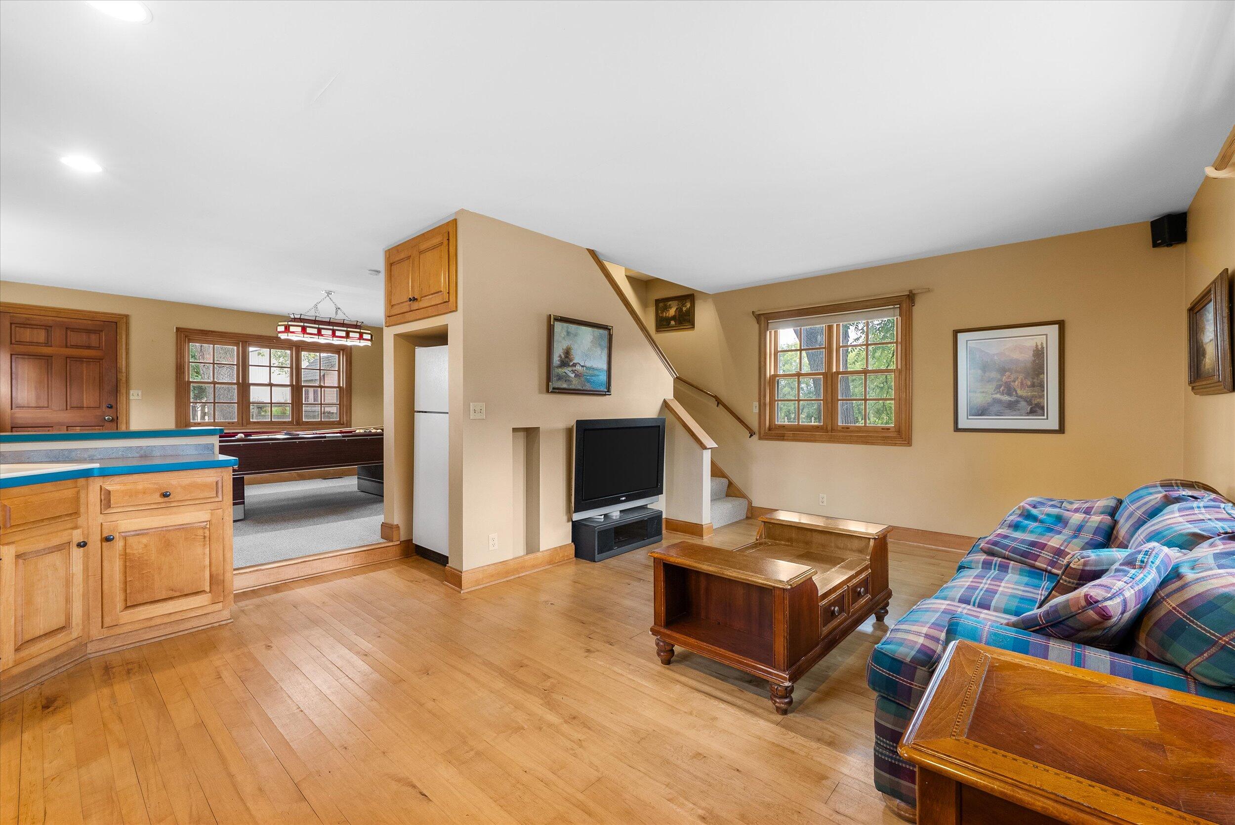 7918  Pleasant Valley Rd