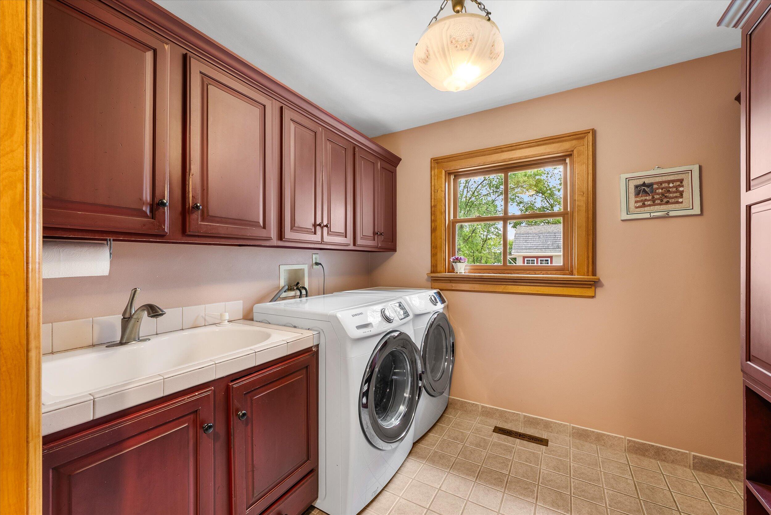 7918  Pleasant Valley Rd