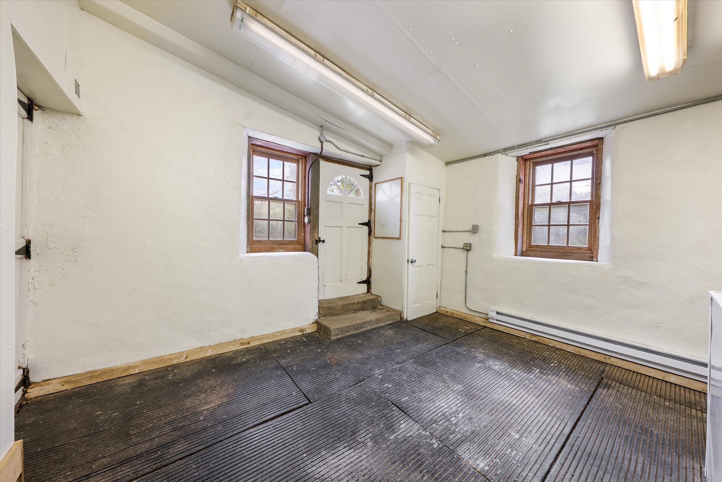 7918  Pleasant Valley Rd