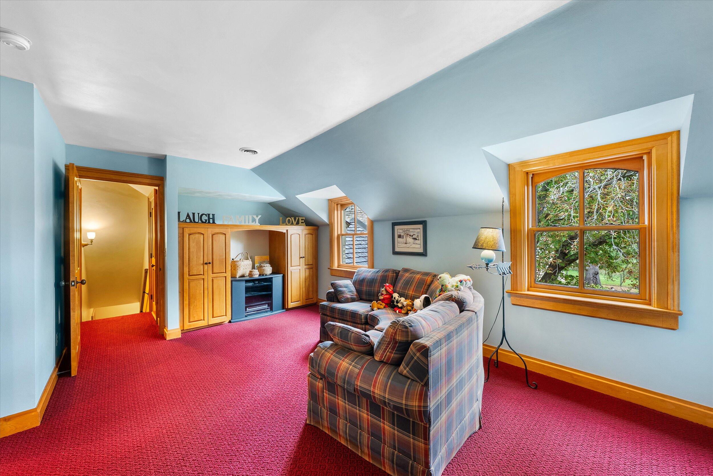 7918  Pleasant Valley Rd