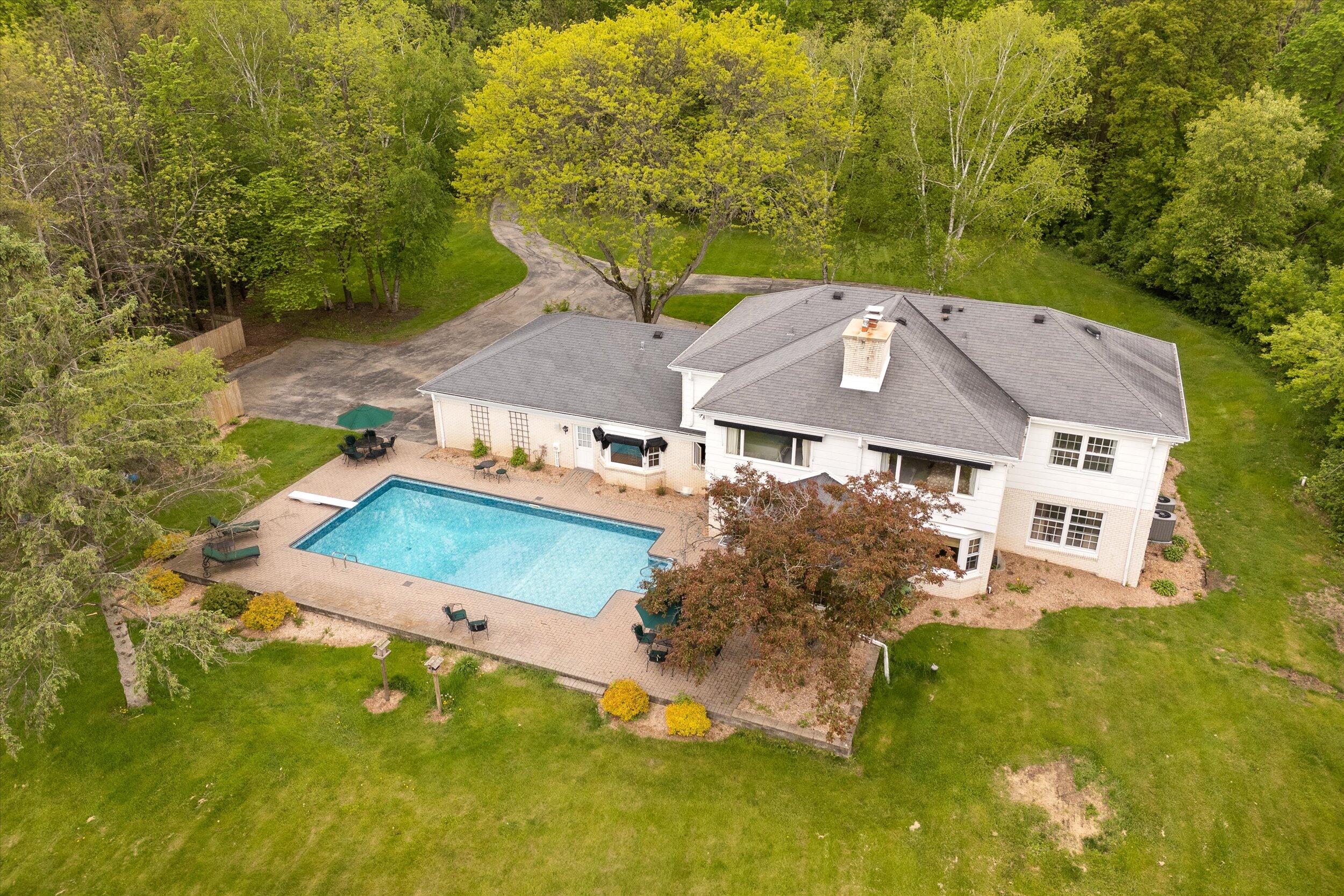 8704 W Bonniwell Rd