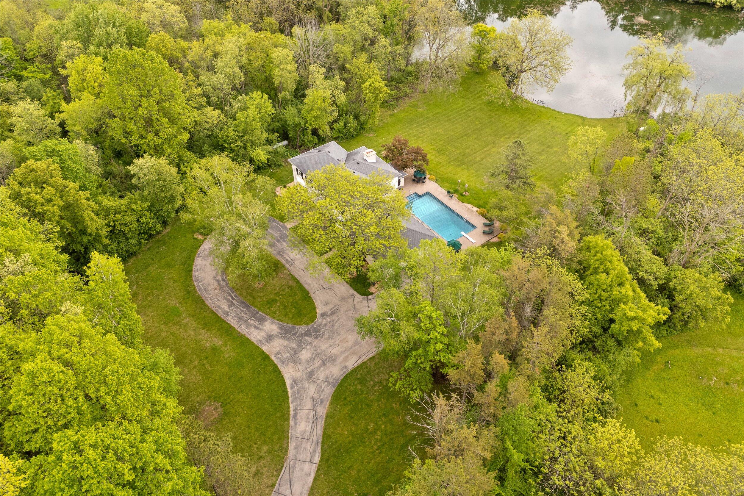 8704 W Bonniwell Rd