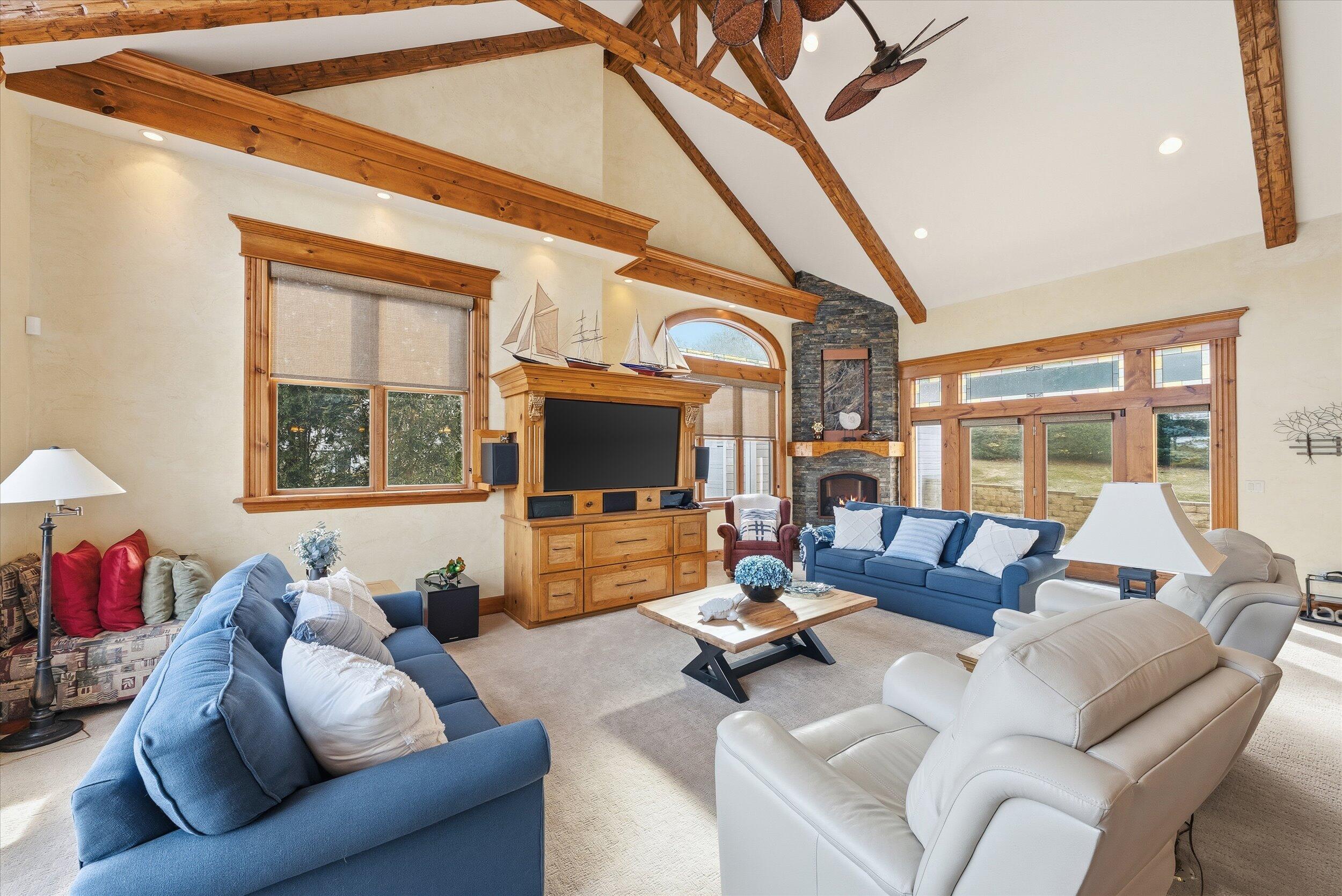 405 Lake Dr