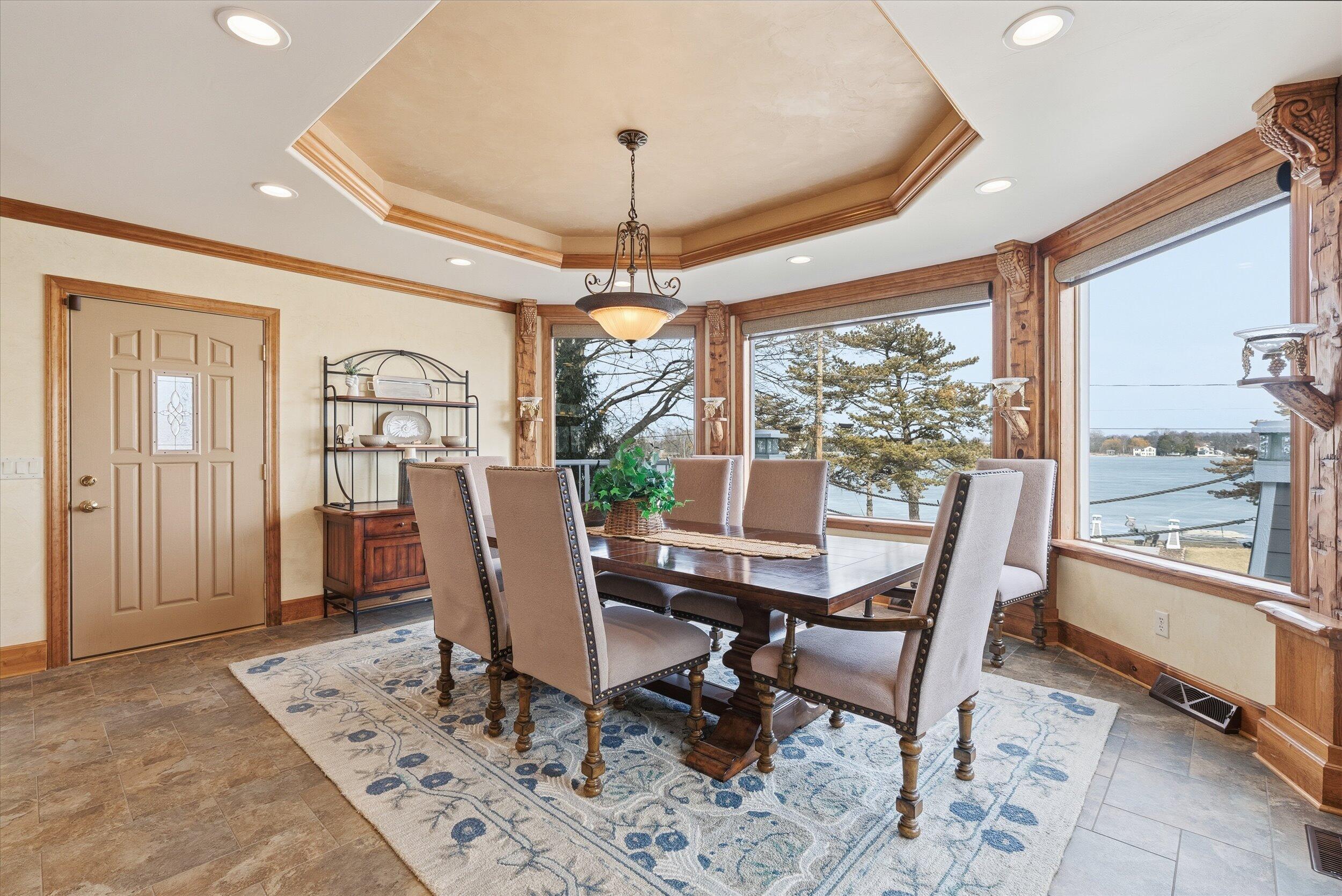 405 Lake Dr