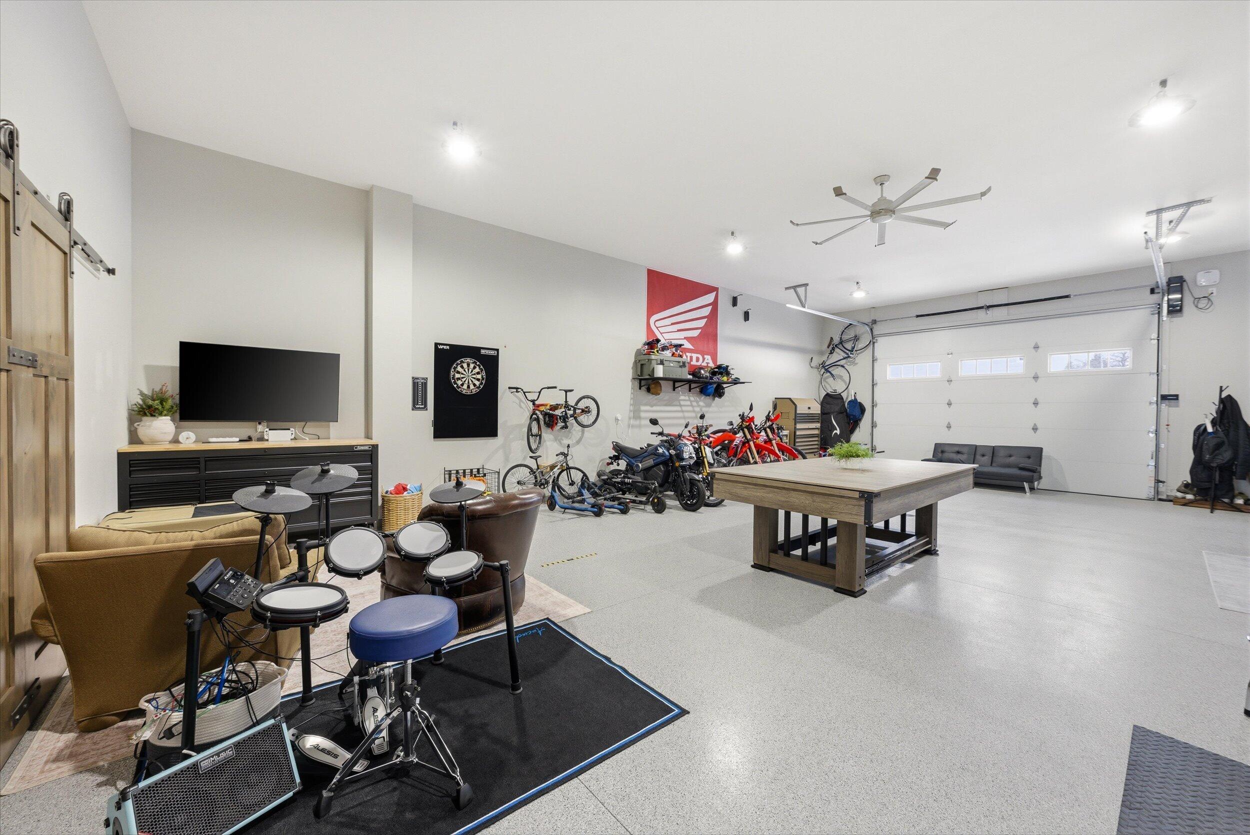 W5719 Trackside Rd Unit: 14