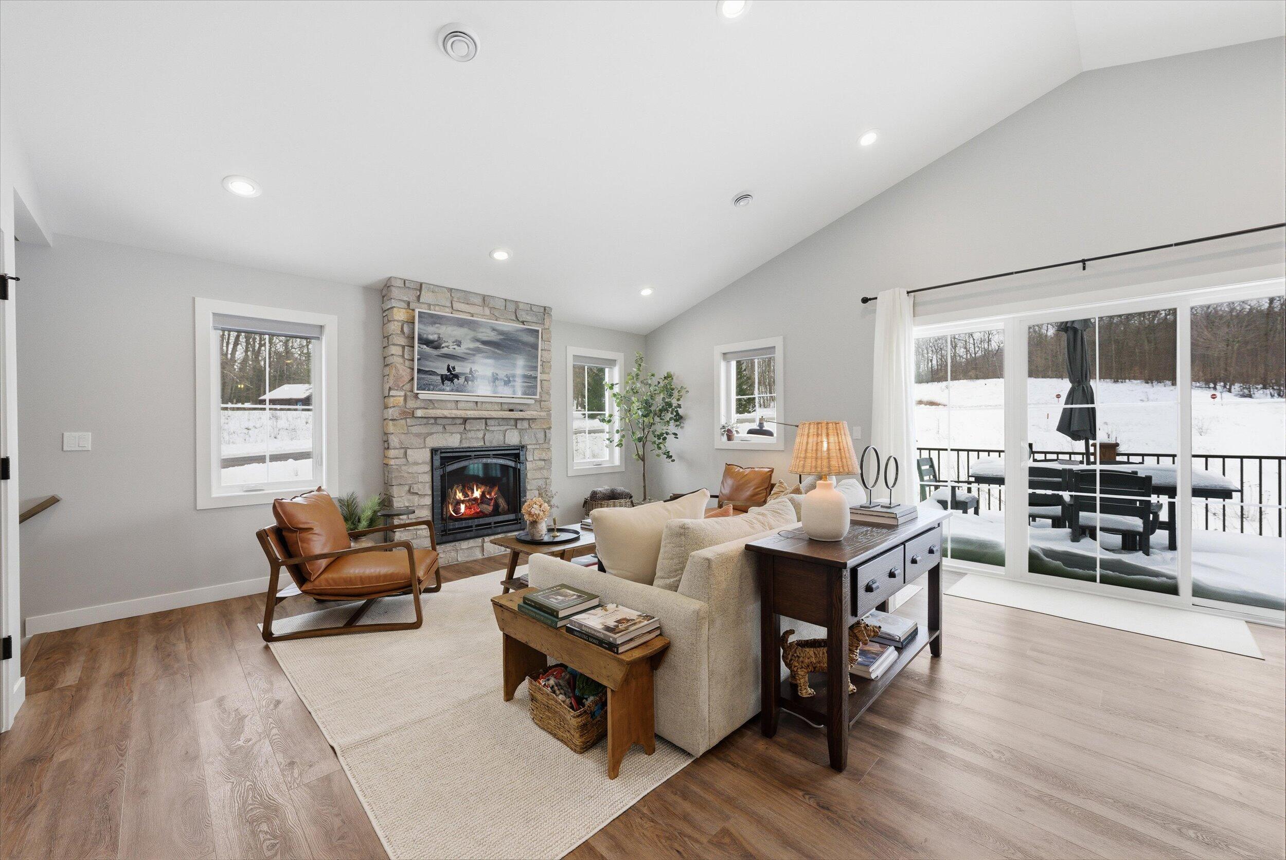 W5719 Trackside Rd Unit: 14