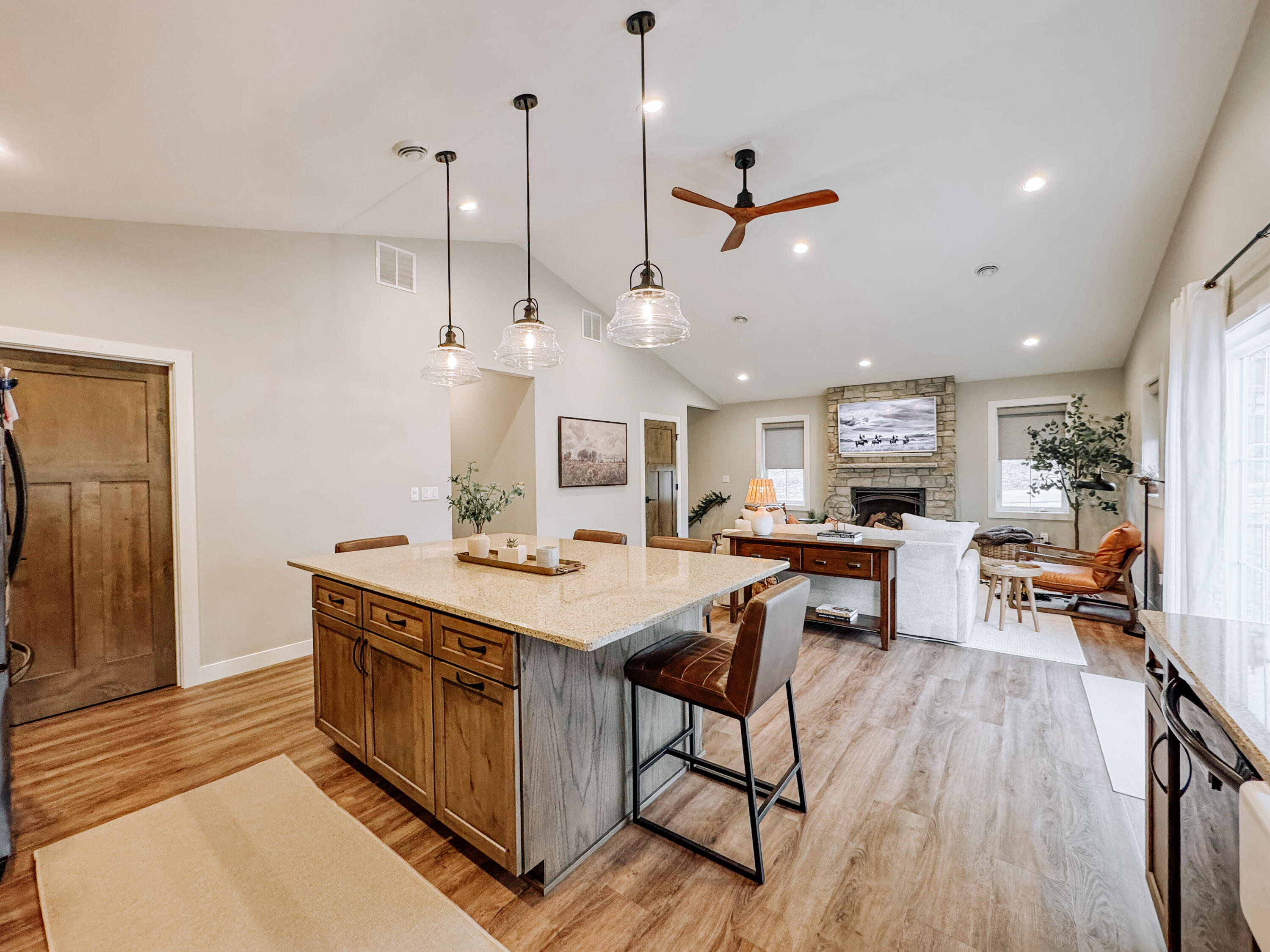 W5719 Trackside Rd Unit: 14