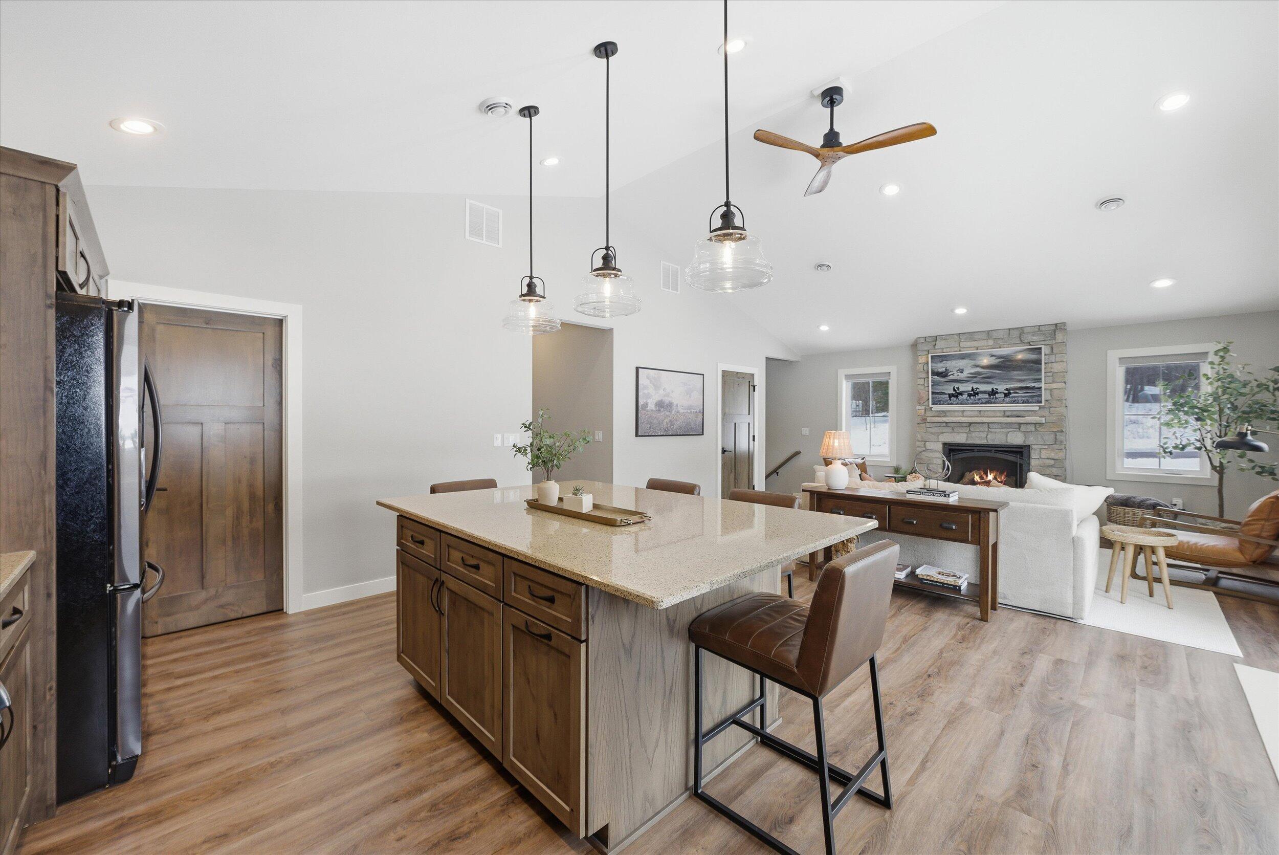 W5719 Trackside Rd Unit: 14