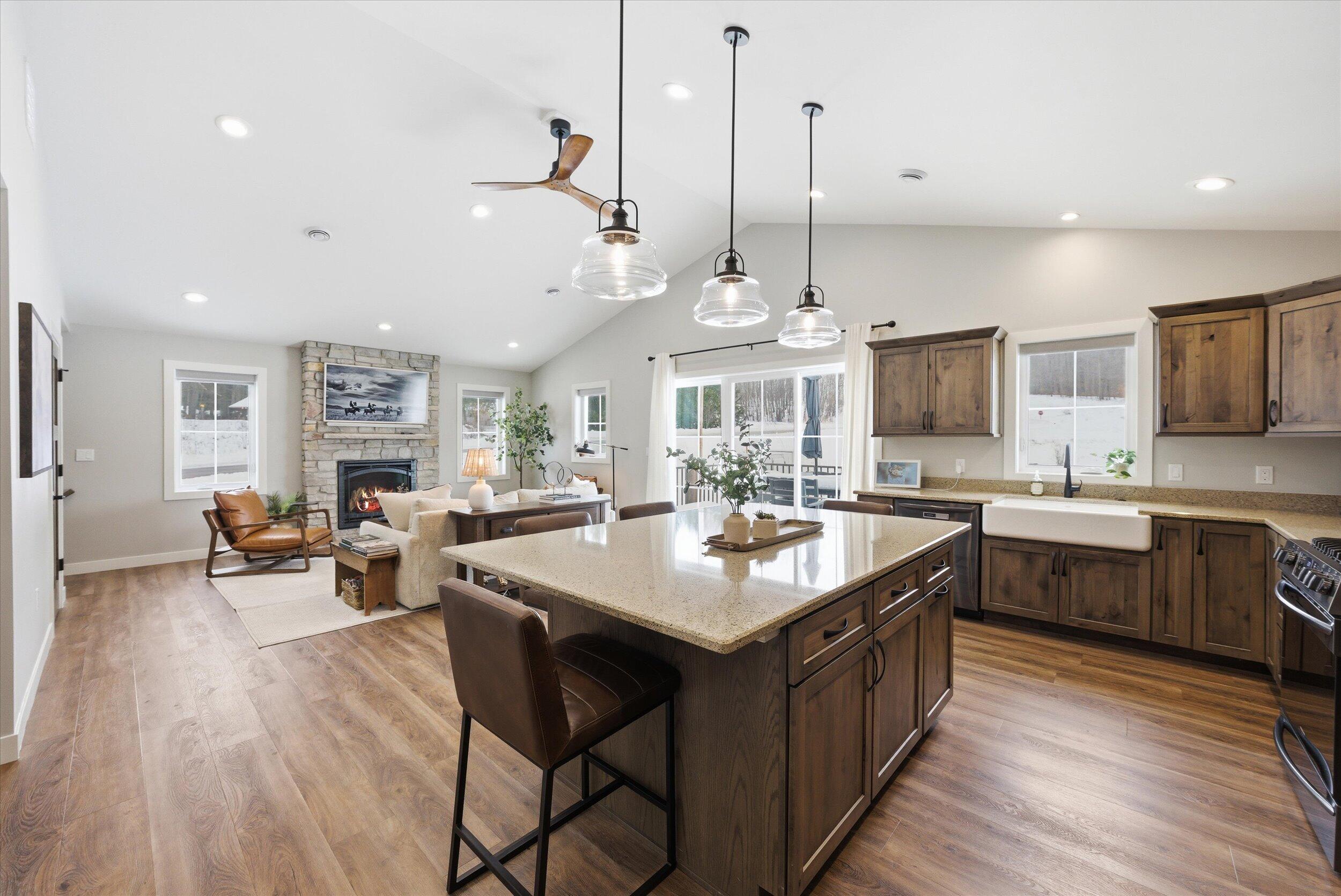 W5719 Trackside Rd Unit: 14