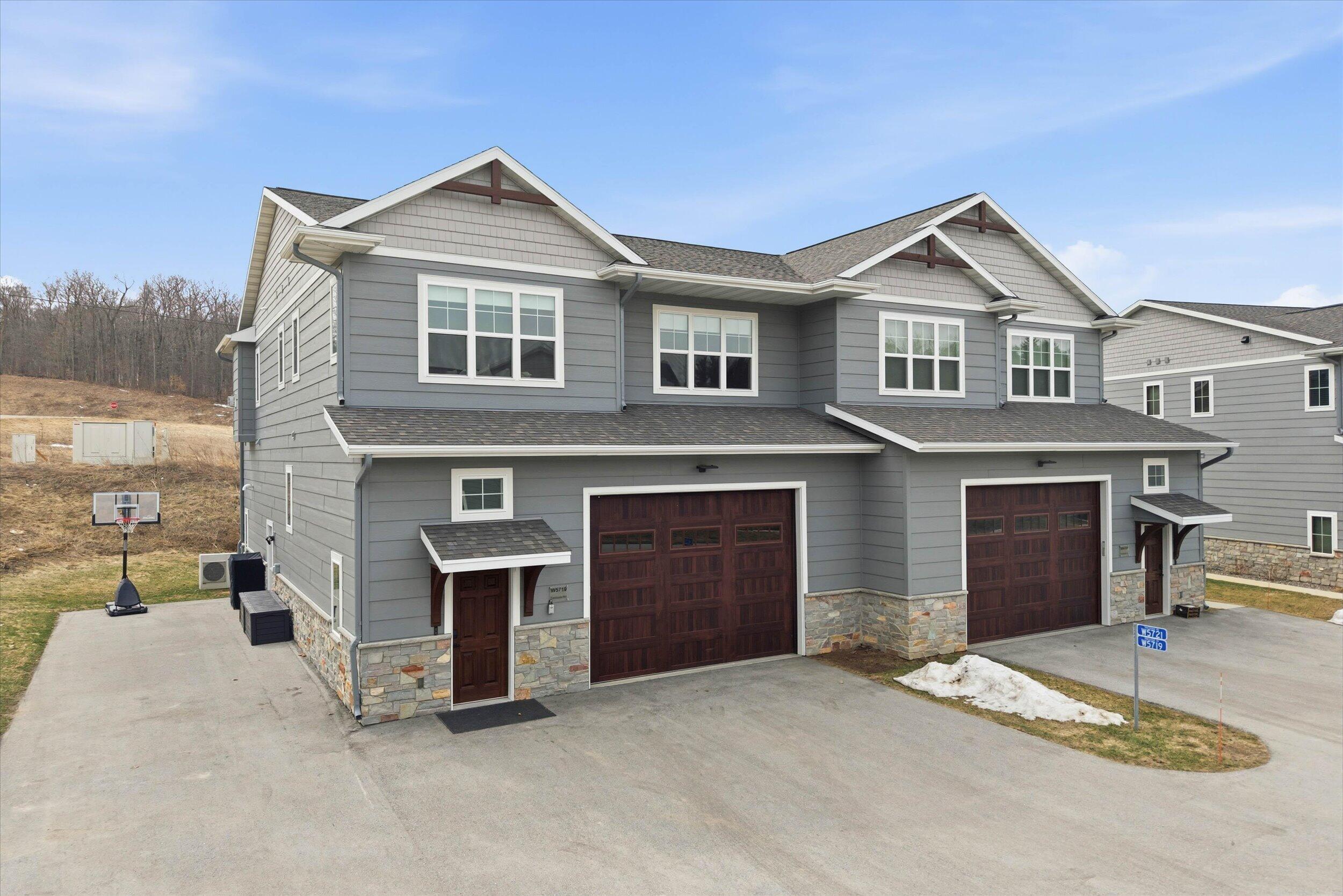 W5719 Trackside Rd Unit: 14