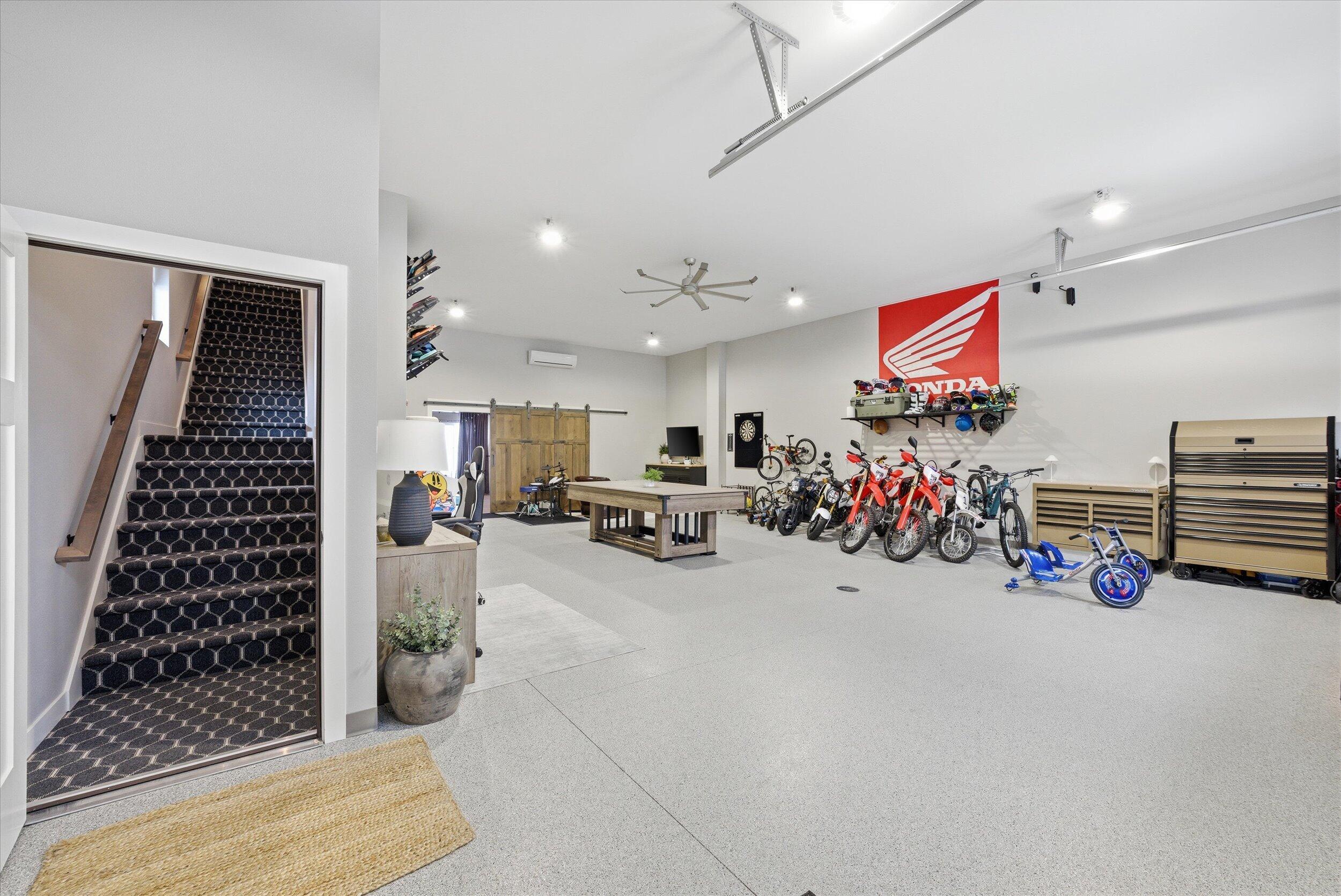 W5719 Trackside Rd Unit: 14