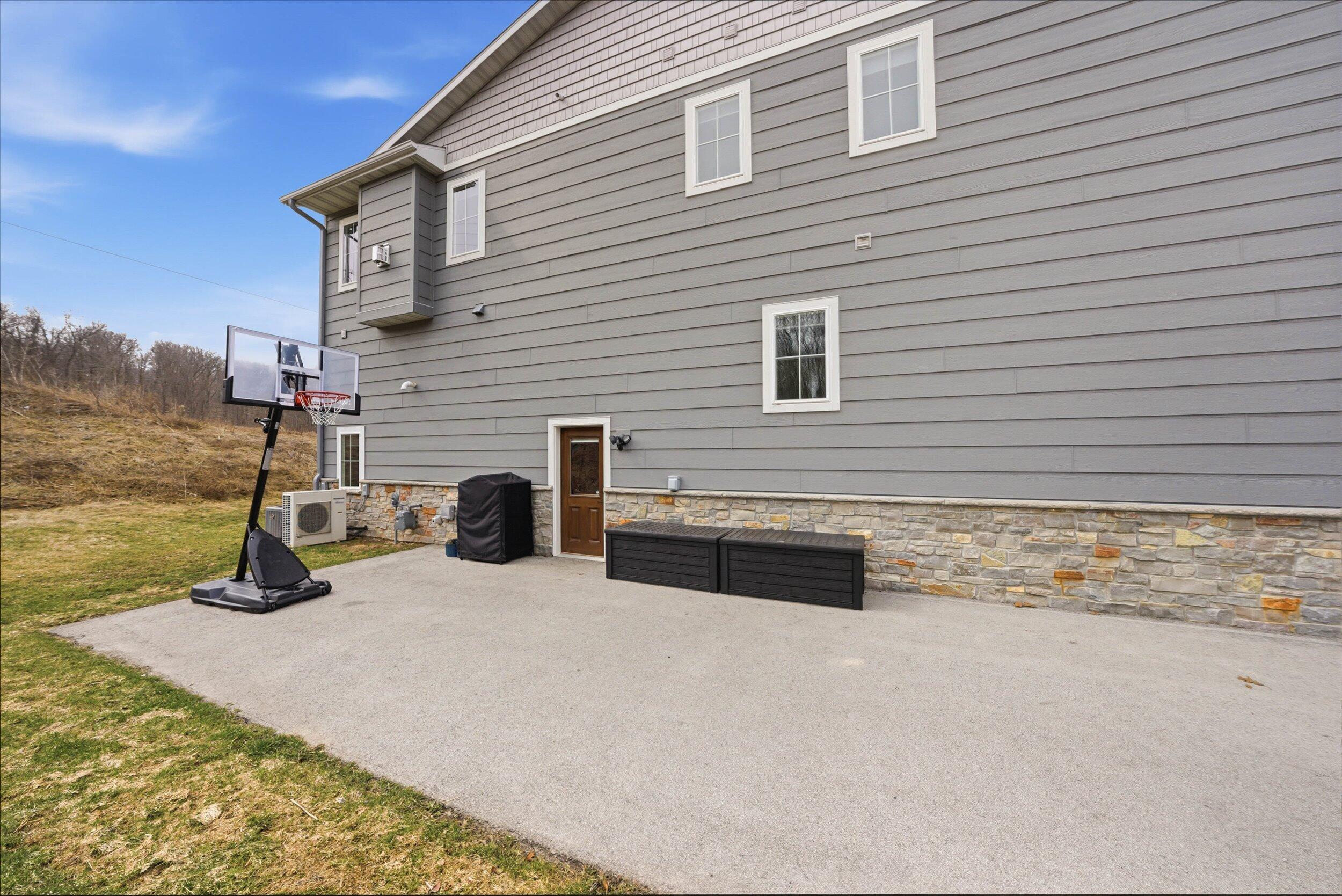 W5719 Trackside Rd Unit: 14