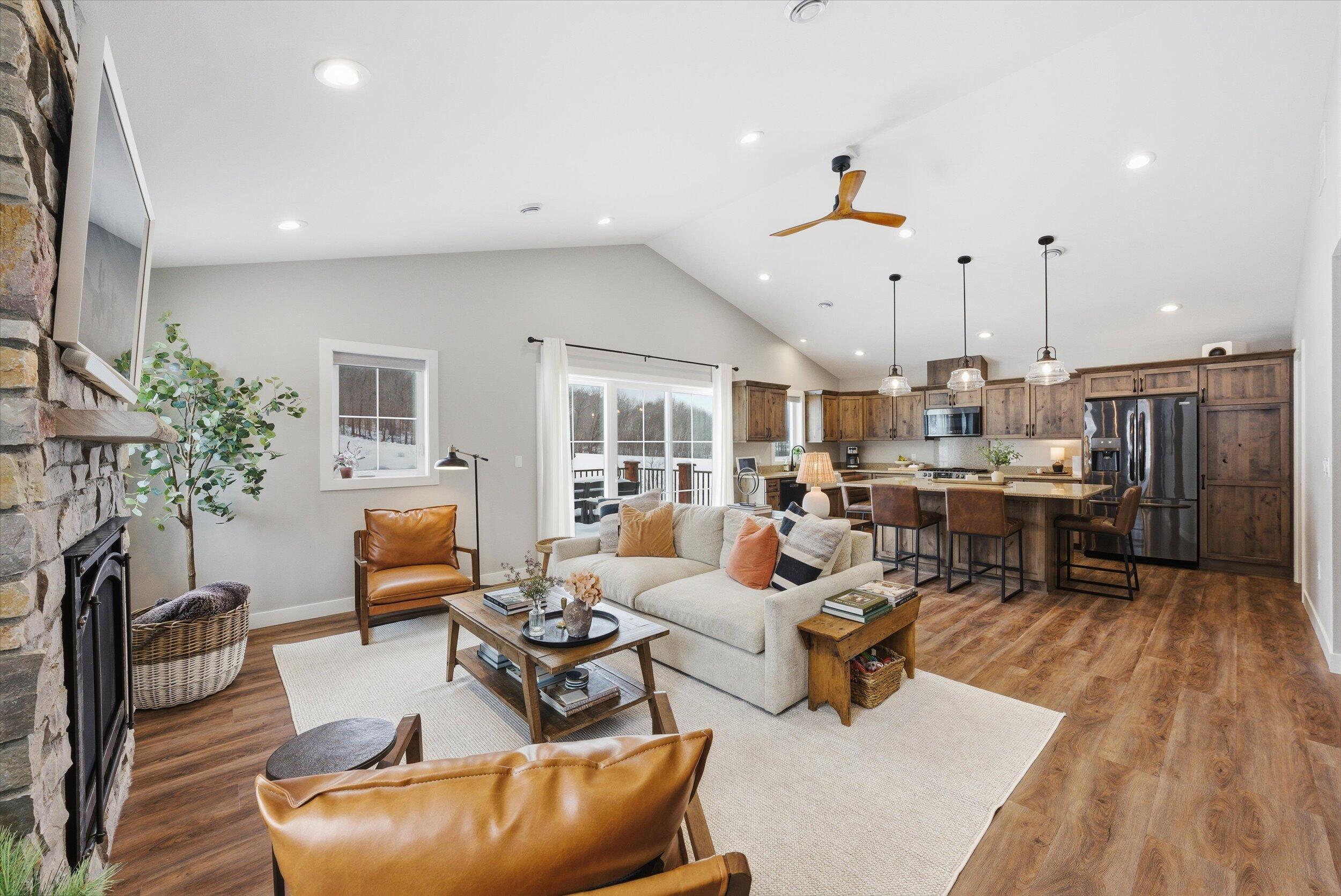 W5719 Trackside Rd Unit: 14