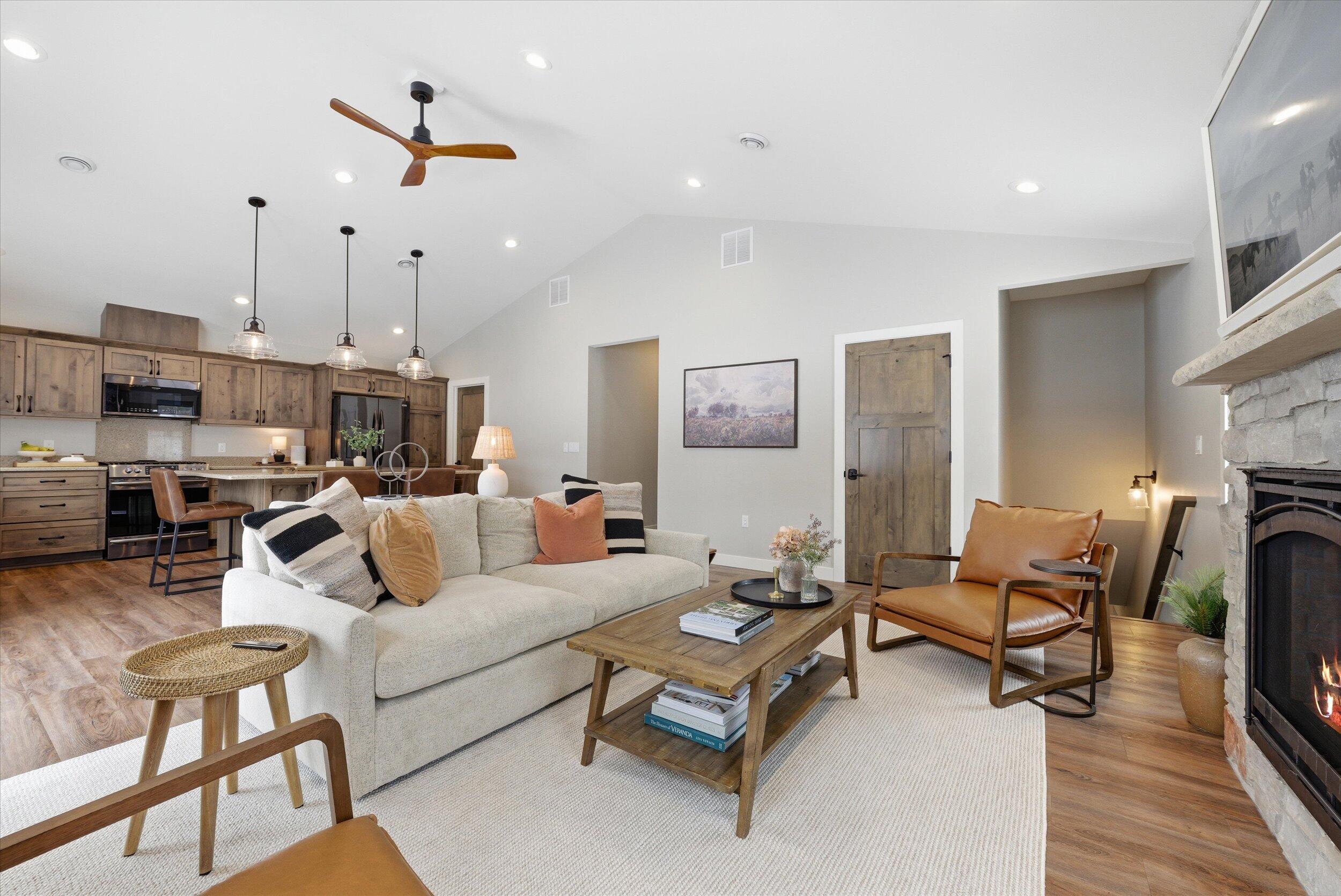 W5719 Trackside Rd Unit: 14