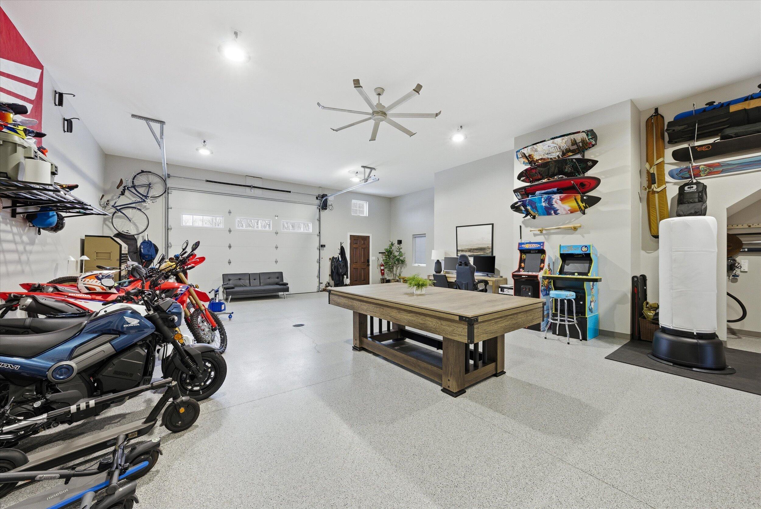 W5719 Trackside Rd Unit: 14