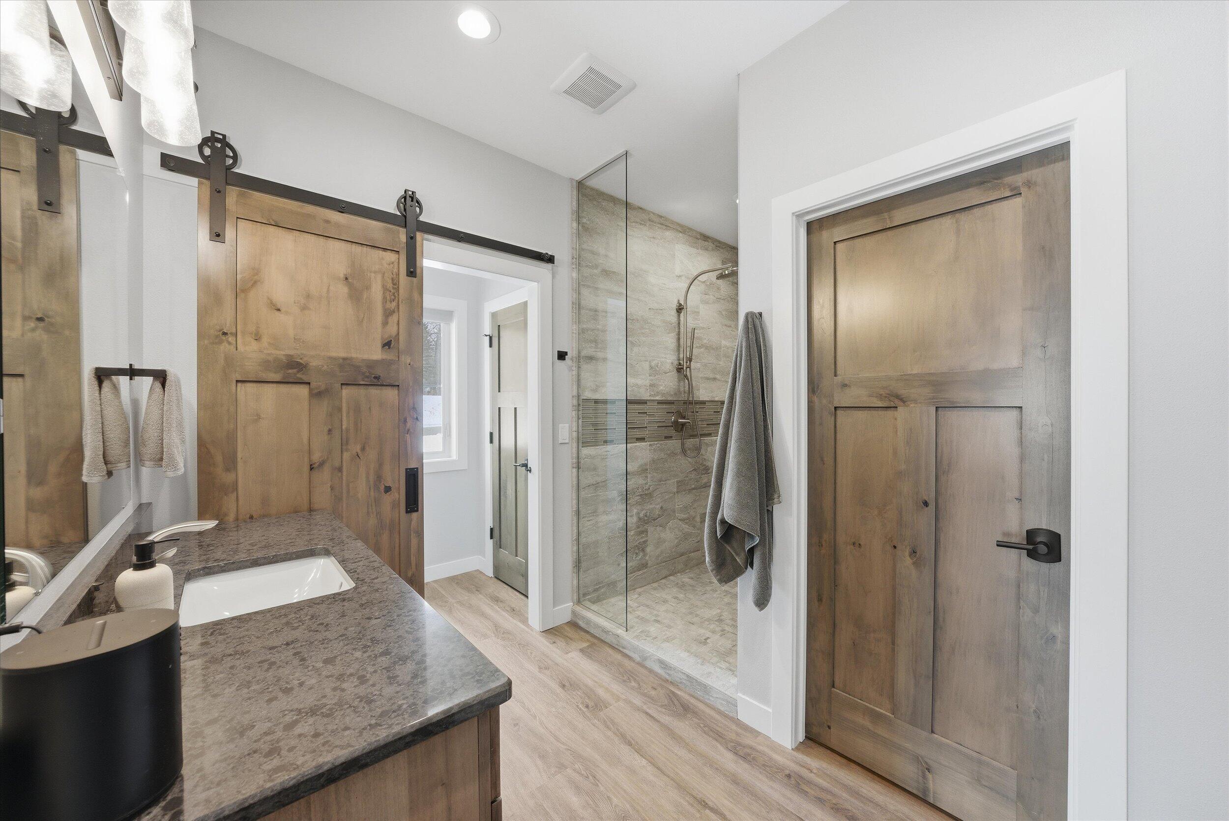 W5719 Trackside Rd Unit: 14